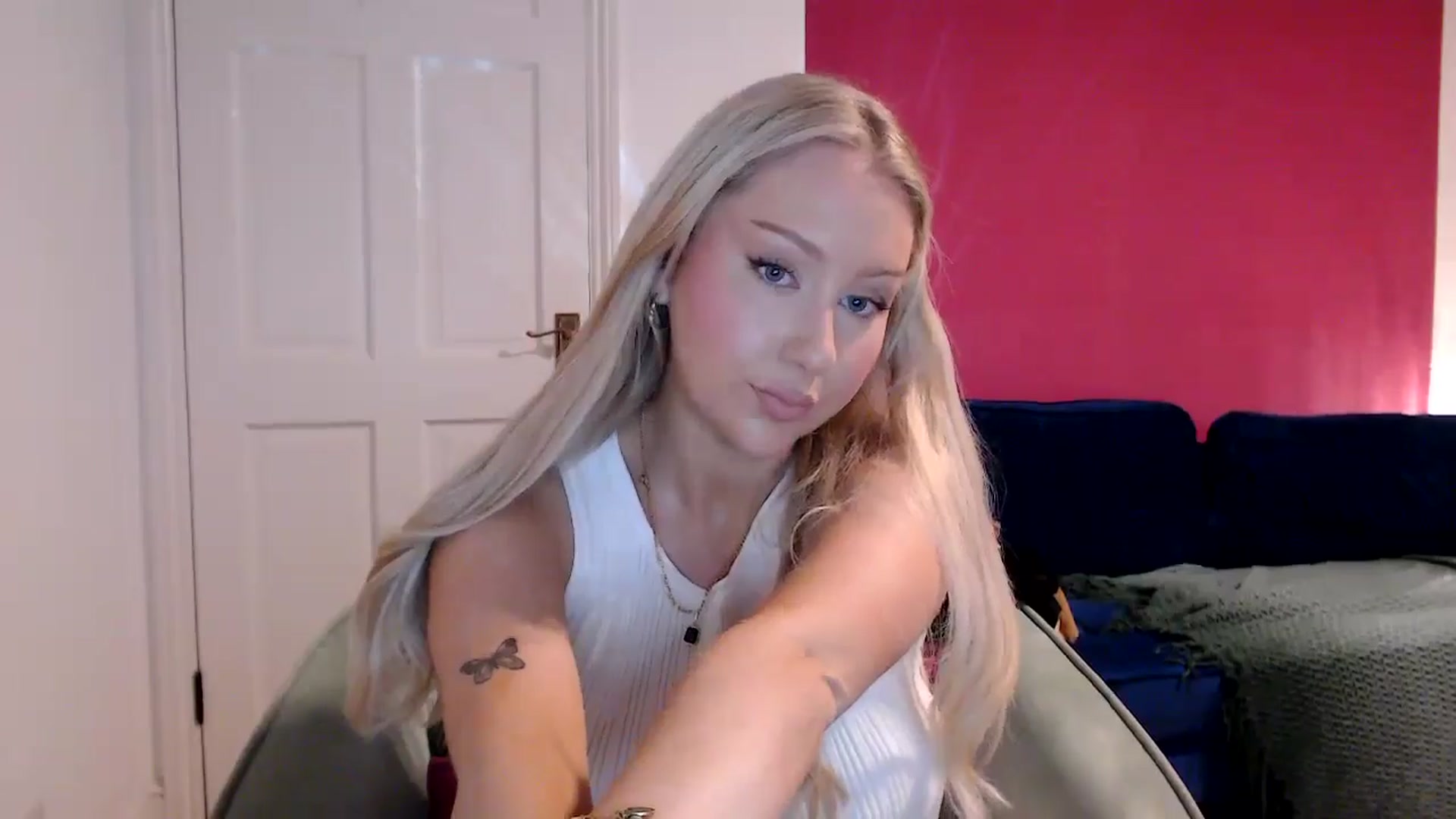 Gallery image thumbnail from PetiteAvax's myfreecams stream on, 06/16/2024, 22:46 image 2 of 20