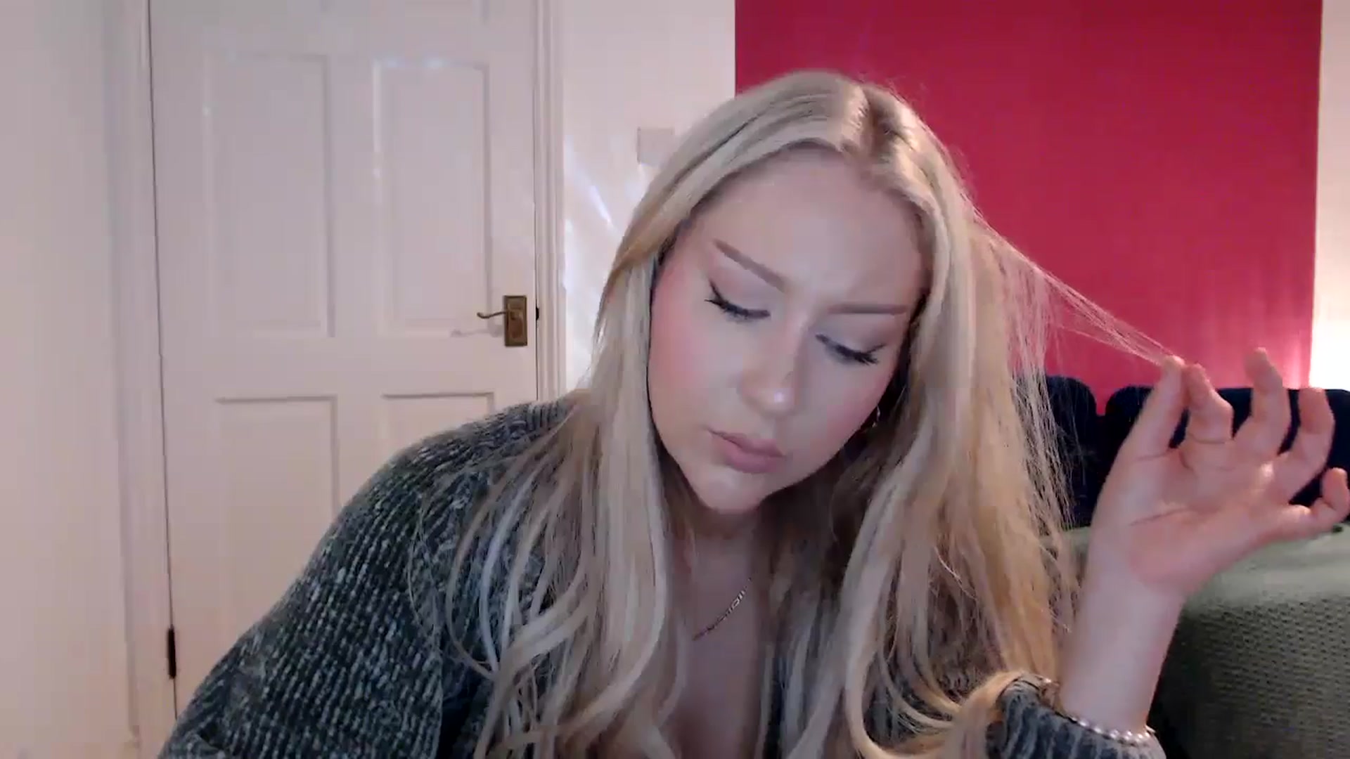 Gallery image thumbnail from PetiteAvax's myfreecams stream on, 06/16/2024, 22:46 image 19 of 20