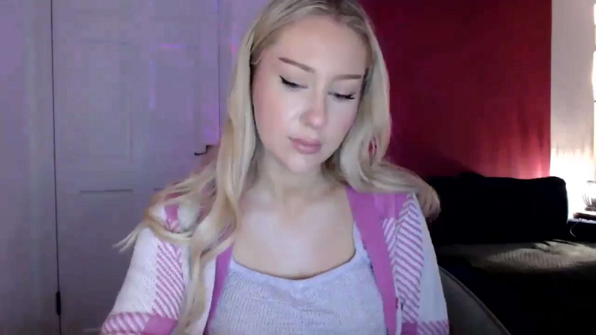Gallery image thumbnail from PetiteAvax's myfreecams stream on, 06/17/2024, 22:24 image 2 of 20