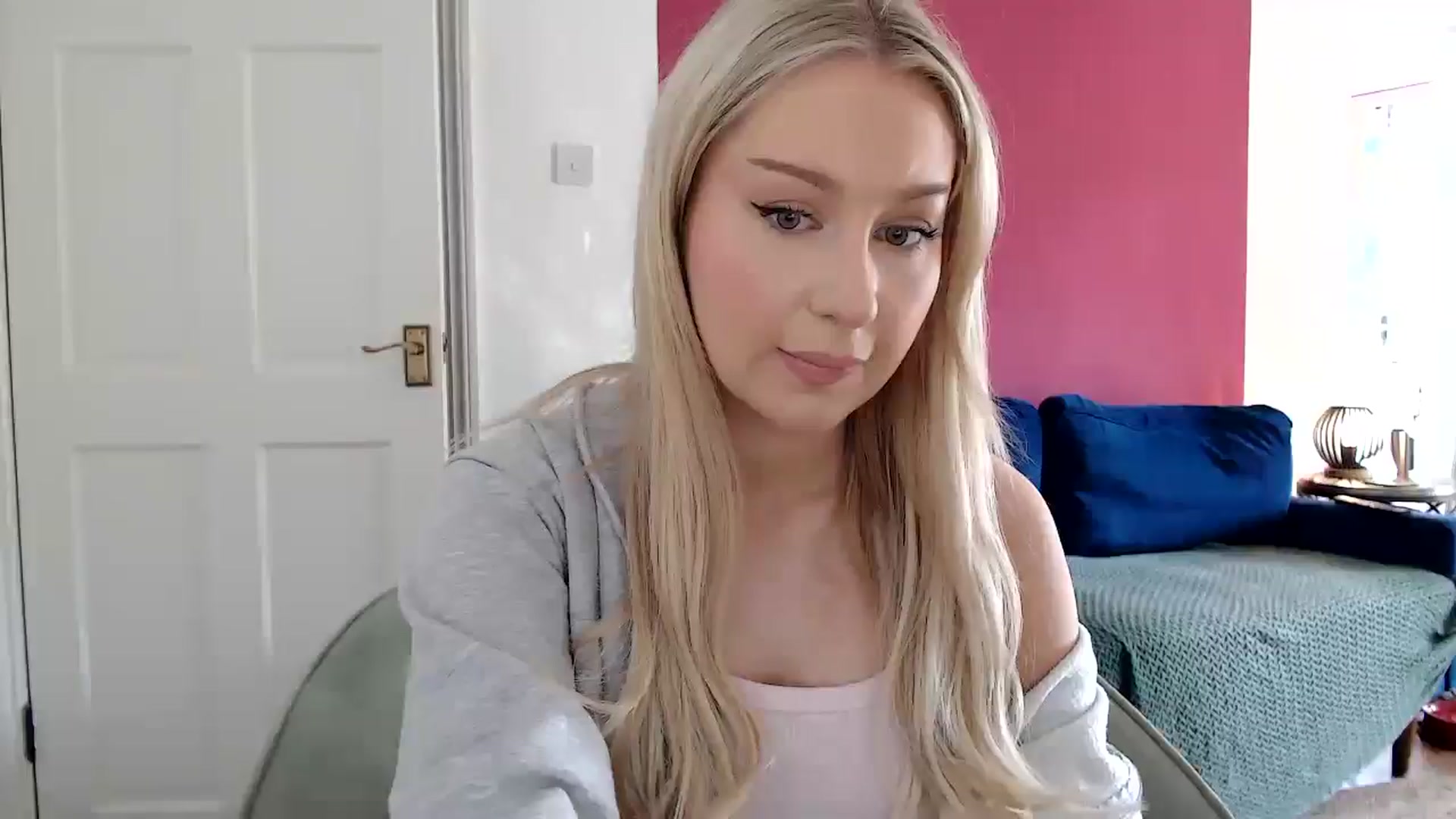 Gallery image thumbnail from PetiteAvax's myfreecams stream on, 06/19/2024, 12:58 image 2 of 20