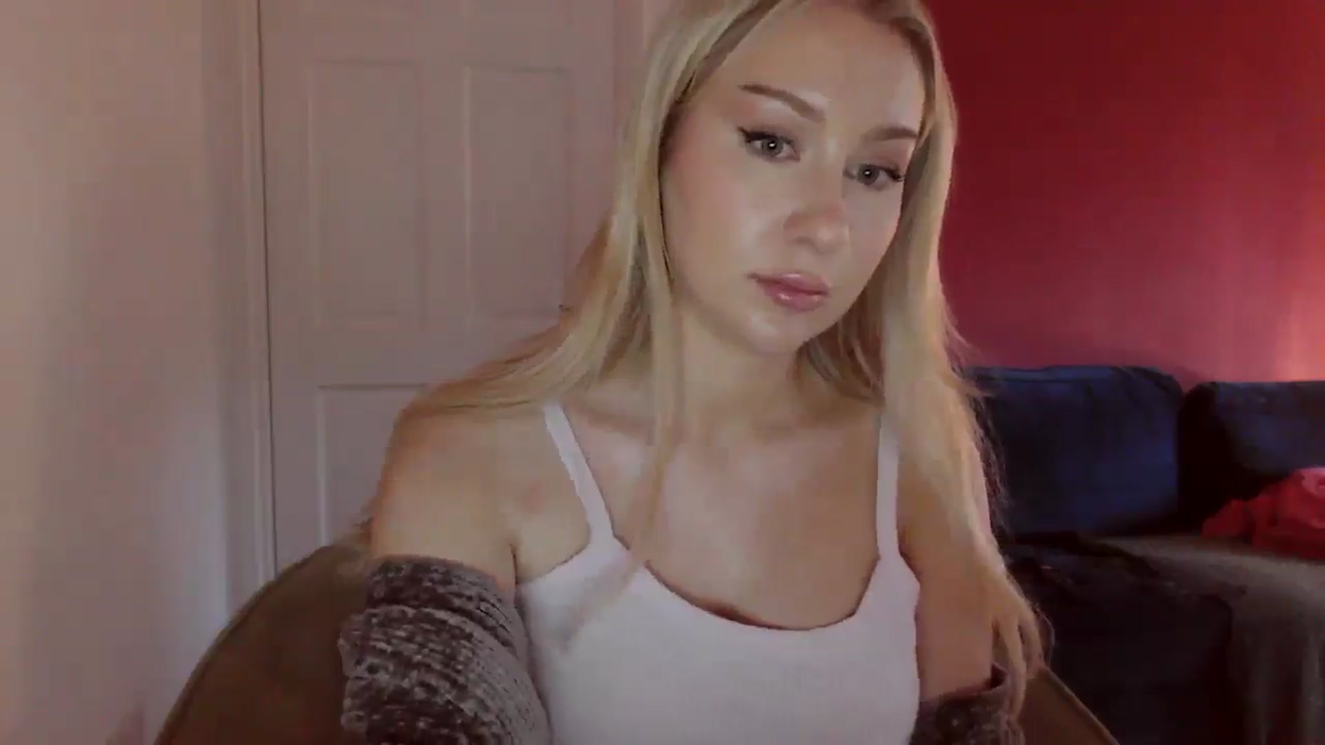 Gallery image thumbnail from PetiteAvax's myfreecams stream on, 06/19/2024, 20:41 image 3 of 20