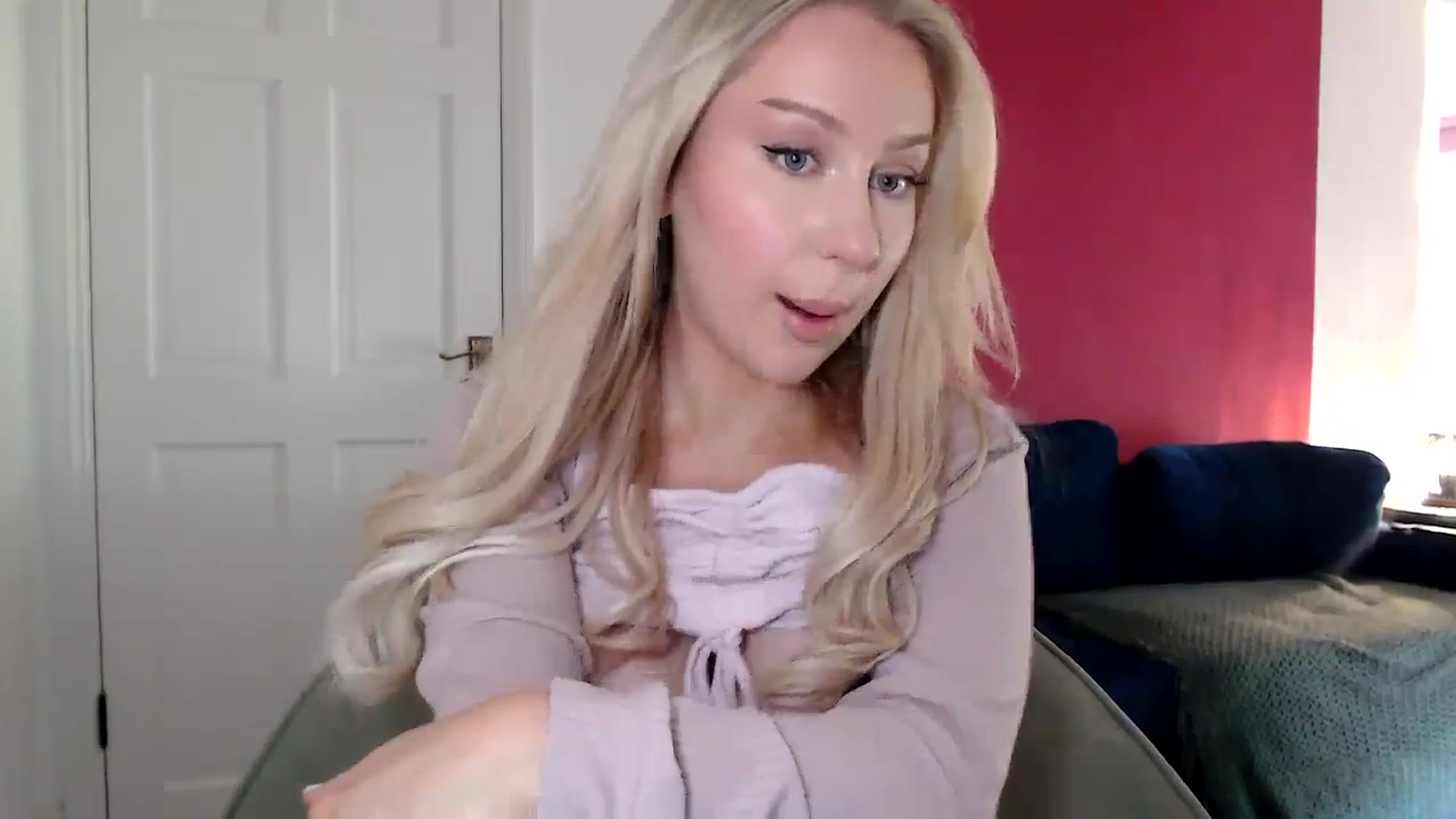 Gallery image thumbnail from PetiteAvax's myfreecams stream on, 06/21/2024, 18:53 image 2 of 20