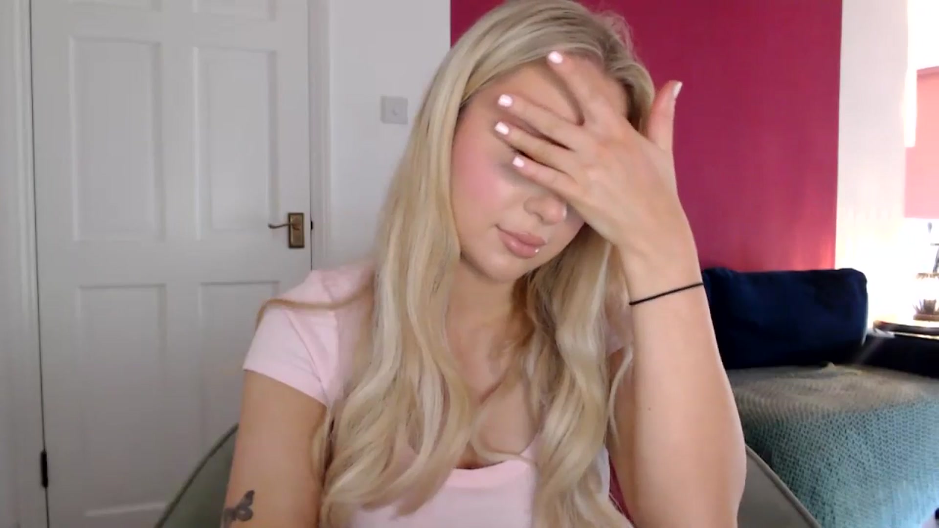 Gallery image thumbnail from PetiteAvax's myfreecams stream on, 06/22/2024, 16:04 image 18 of 20