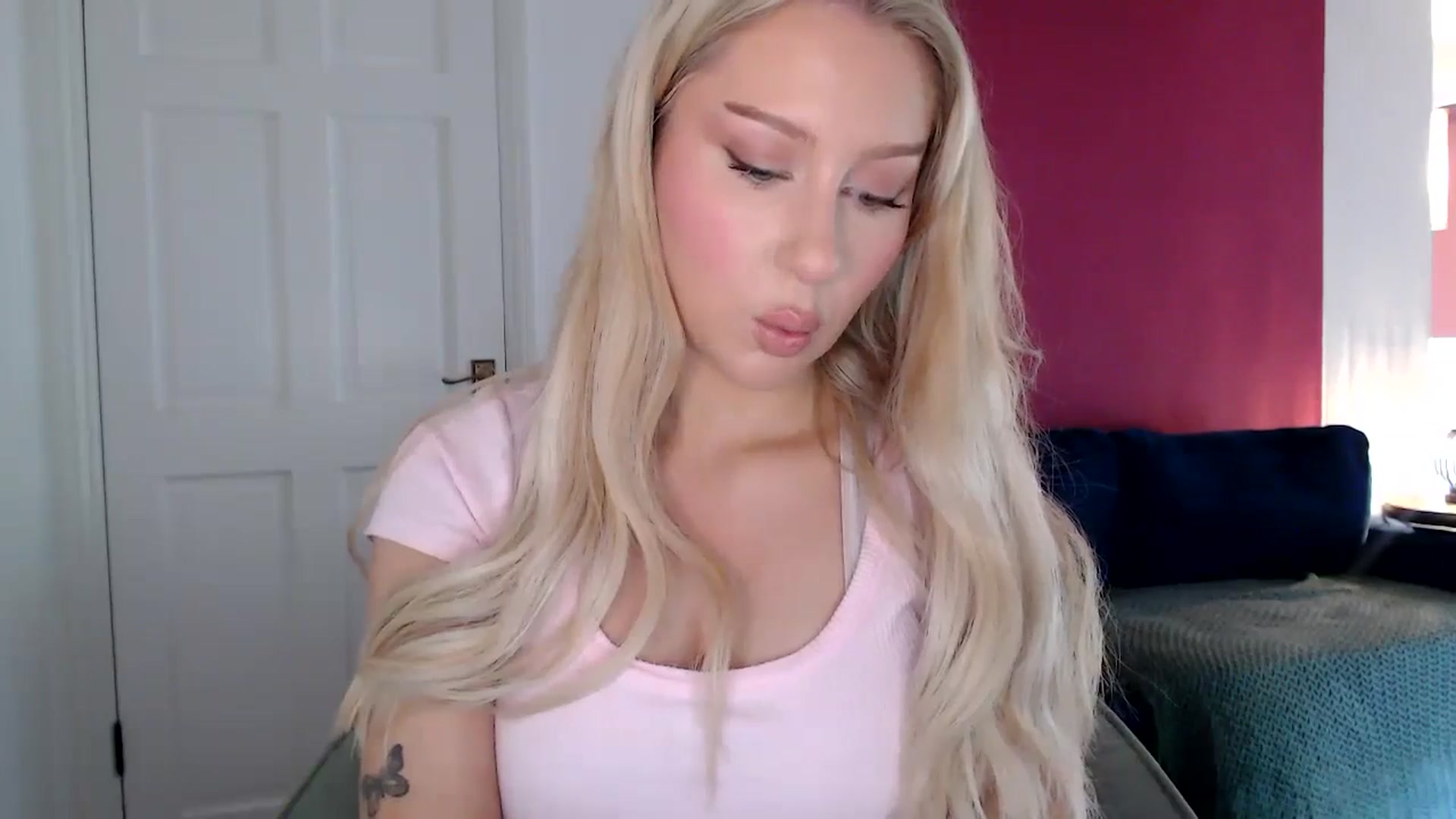 Gallery image thumbnail from PetiteAvax's myfreecams stream on, 06/22/2024, 16:26 image 2 of 20