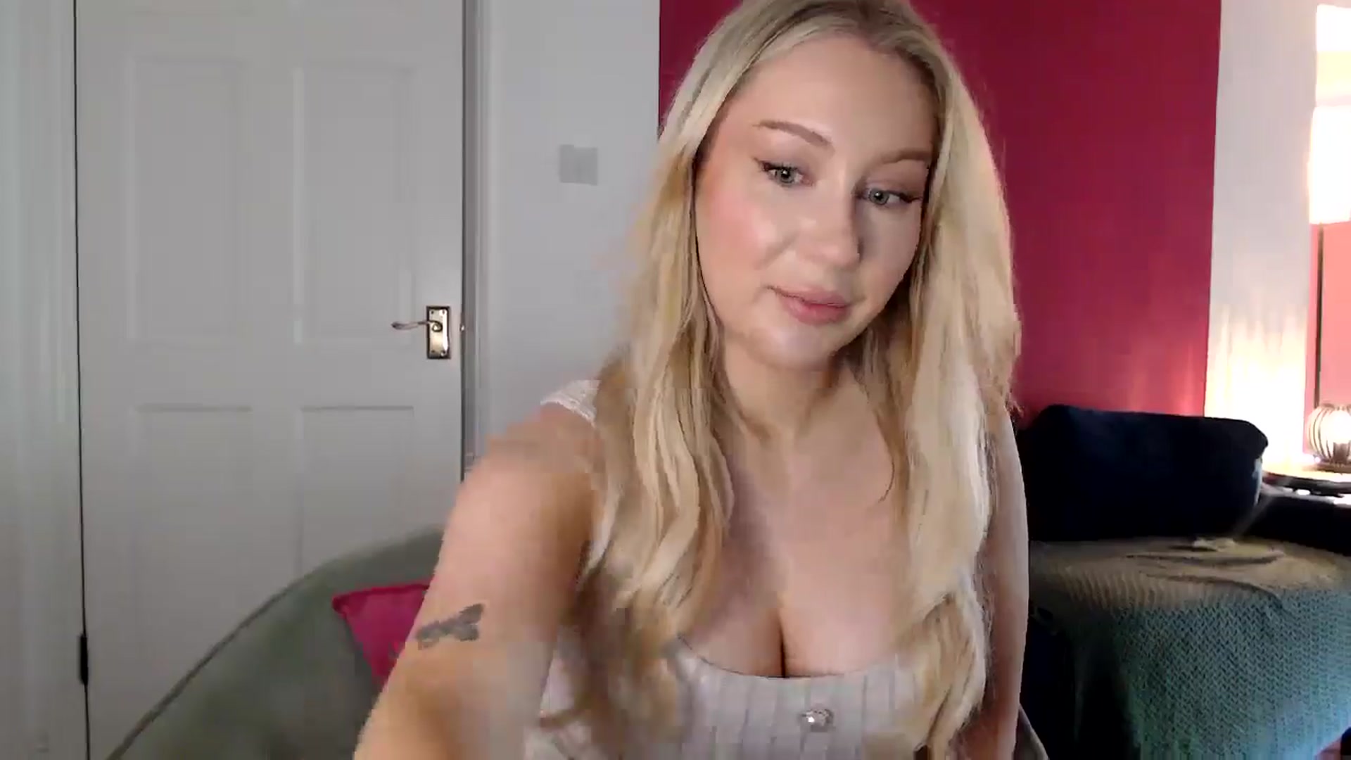 Gallery image thumbnail from PetiteAvax's myfreecams stream on, 06/24/2024, 17:47 image 5 of 20