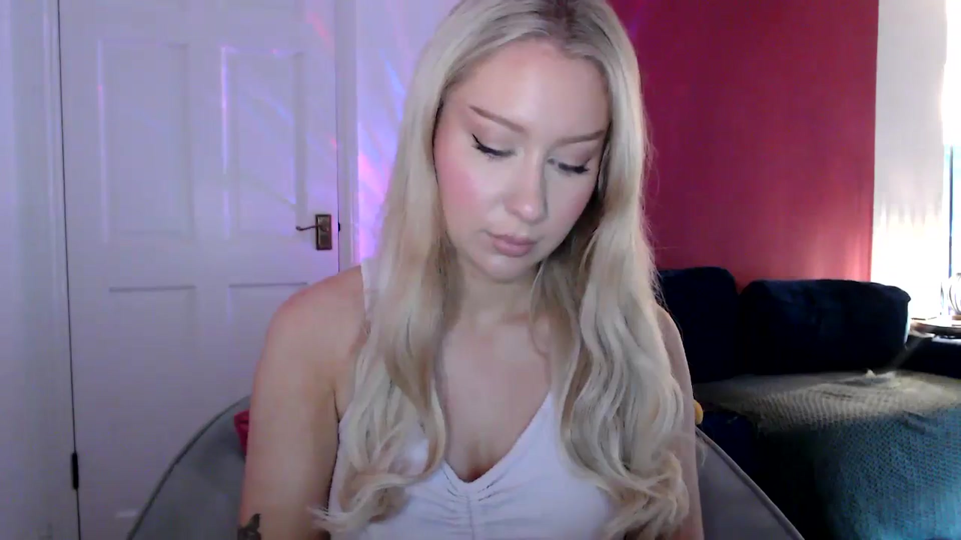 Gallery image thumbnail from PetiteAvax's myfreecams stream on, 06/25/2024, 19:31 image 4 of 20