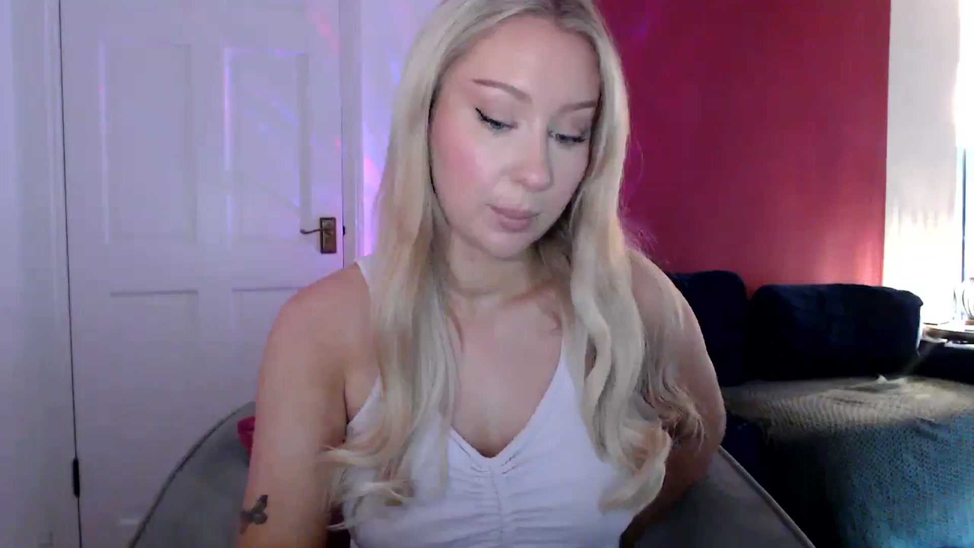 Gallery image thumbnail from PetiteAvax's myfreecams stream on, 06/25/2024, 19:31 image 3 of 20