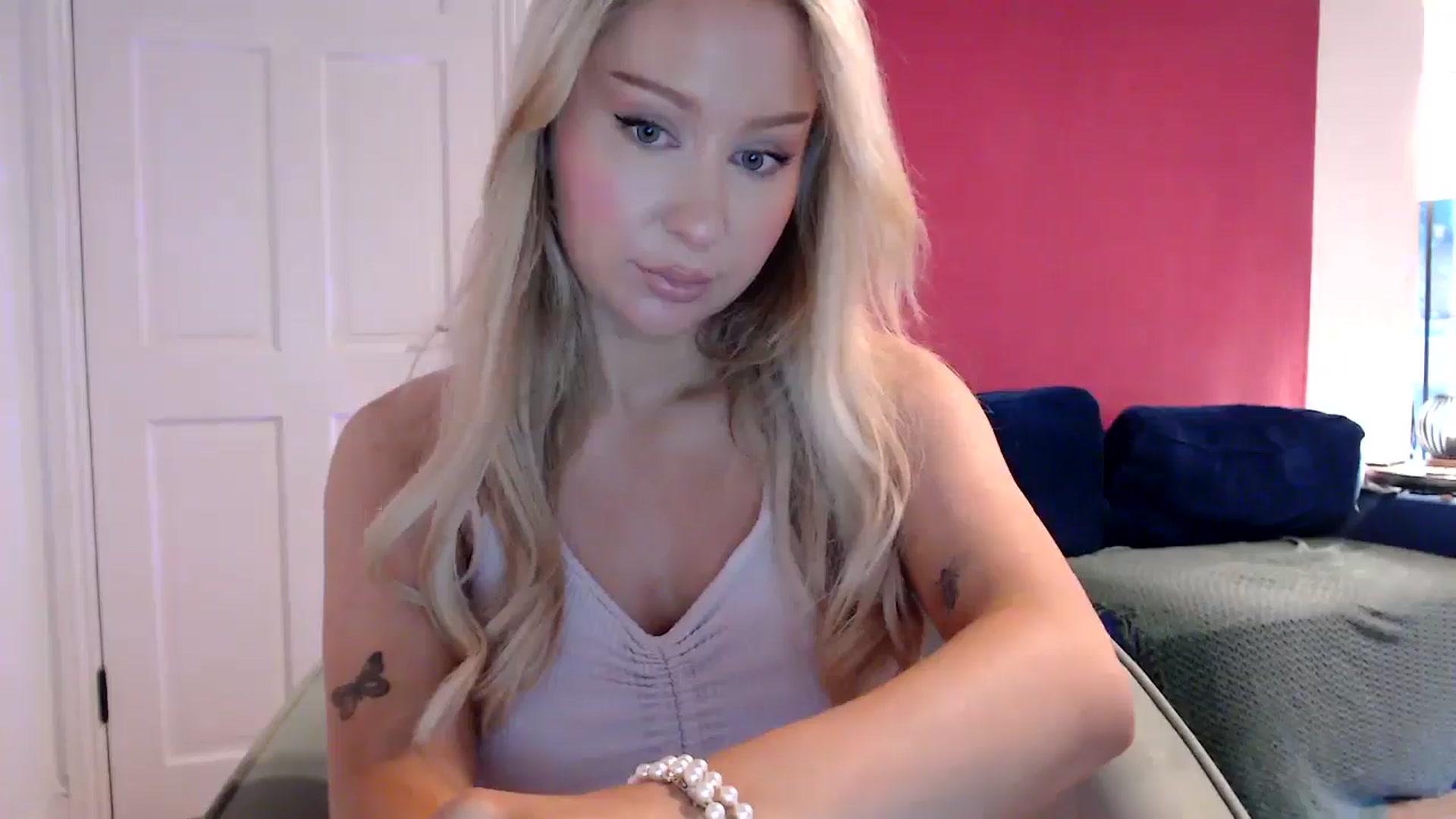 Gallery image thumbnail from PetiteAvax's myfreecams stream on, 06/25/2024, 19:31 image 20 of 20