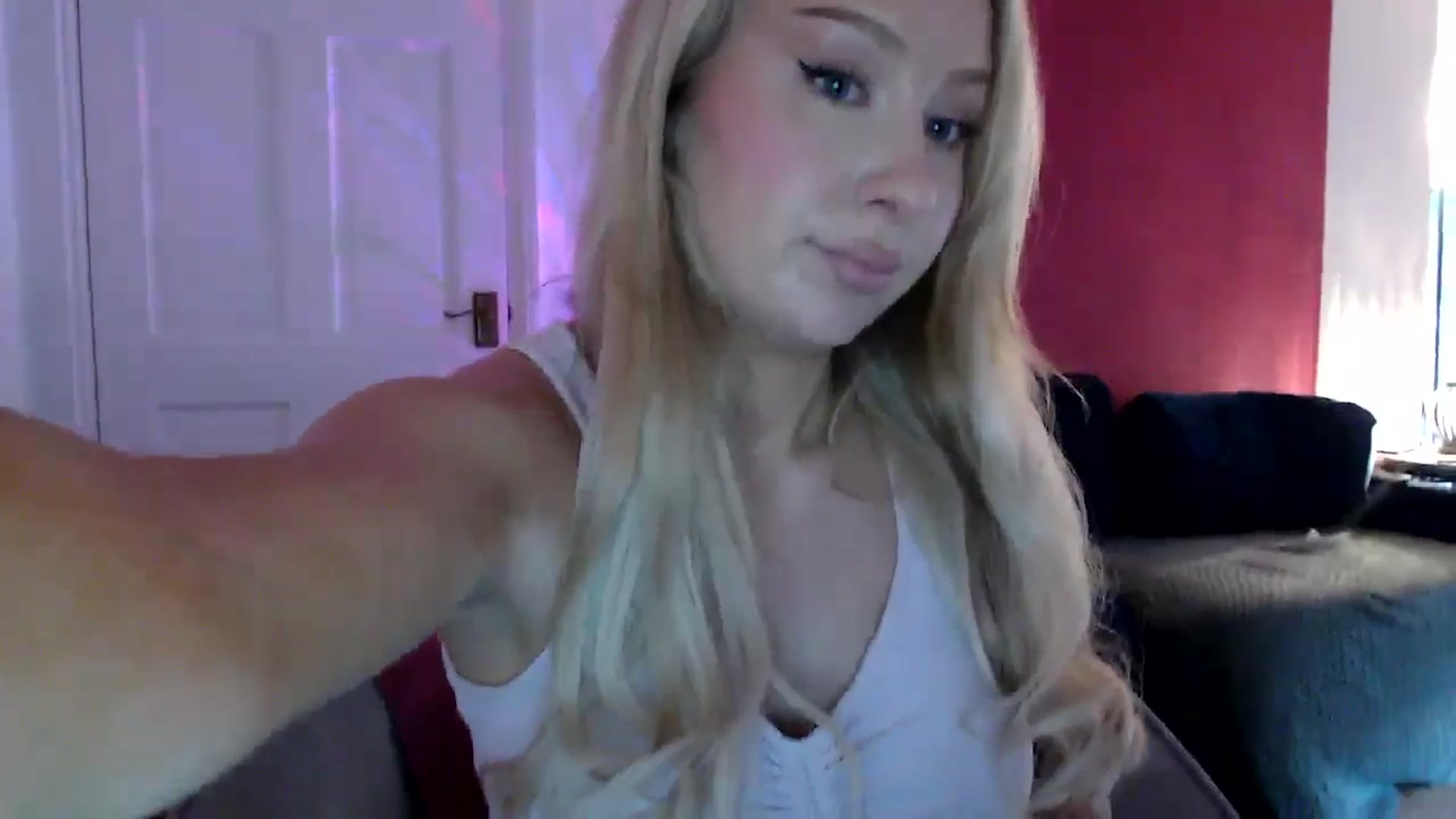 Gallery image thumbnail from PetiteAvax's myfreecams stream on, 06/25/2024, 19:31 image 5 of 20