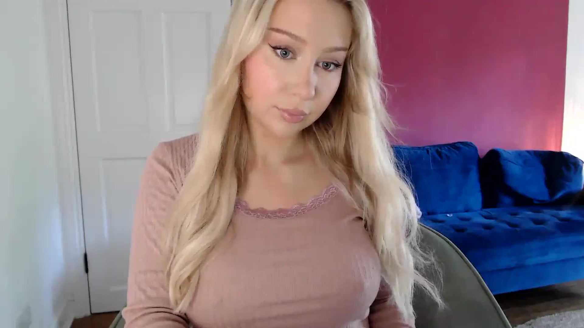 Gallery image thumbnail from PetiteAvax's myfreecams stream on, 06/27/2024, 09:48 image 9 of 20