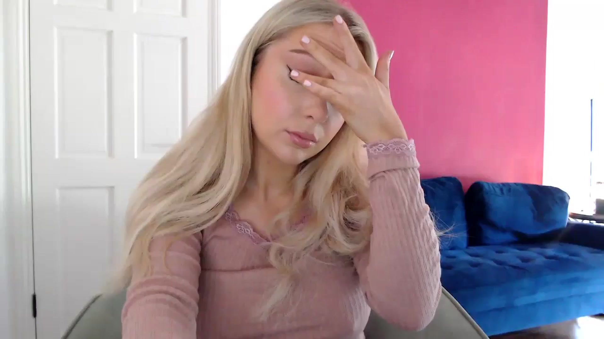 Gallery image thumbnail from PetiteAvax's myfreecams stream on, 06/27/2024, 10:51 image 2 of 20
