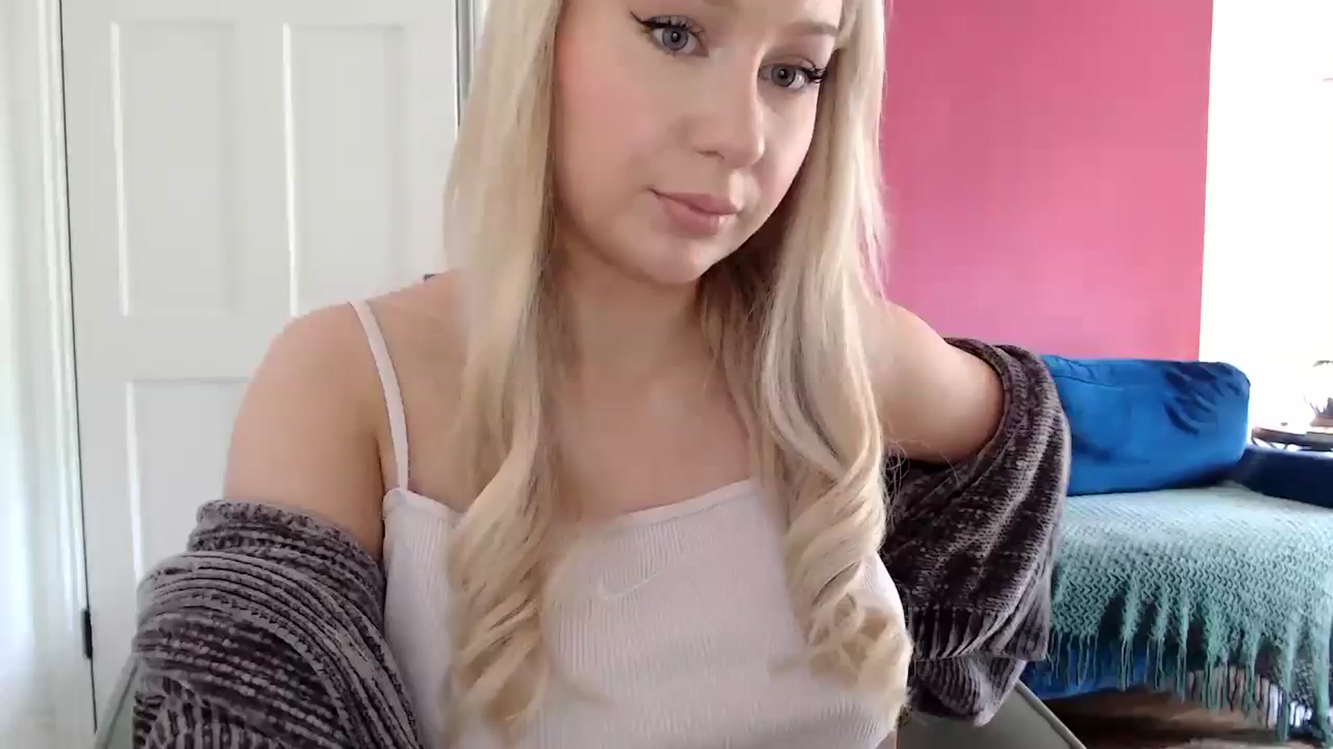 Gallery image thumbnail from PetiteAvax's myfreecams stream on, 06/27/2024, 13:45 image 2 of 20
