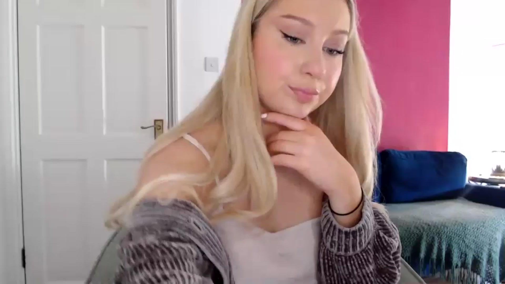 Gallery image thumbnail from PetiteAvax's myfreecams stream on, 06/27/2024, 13:45 image 20 of 20