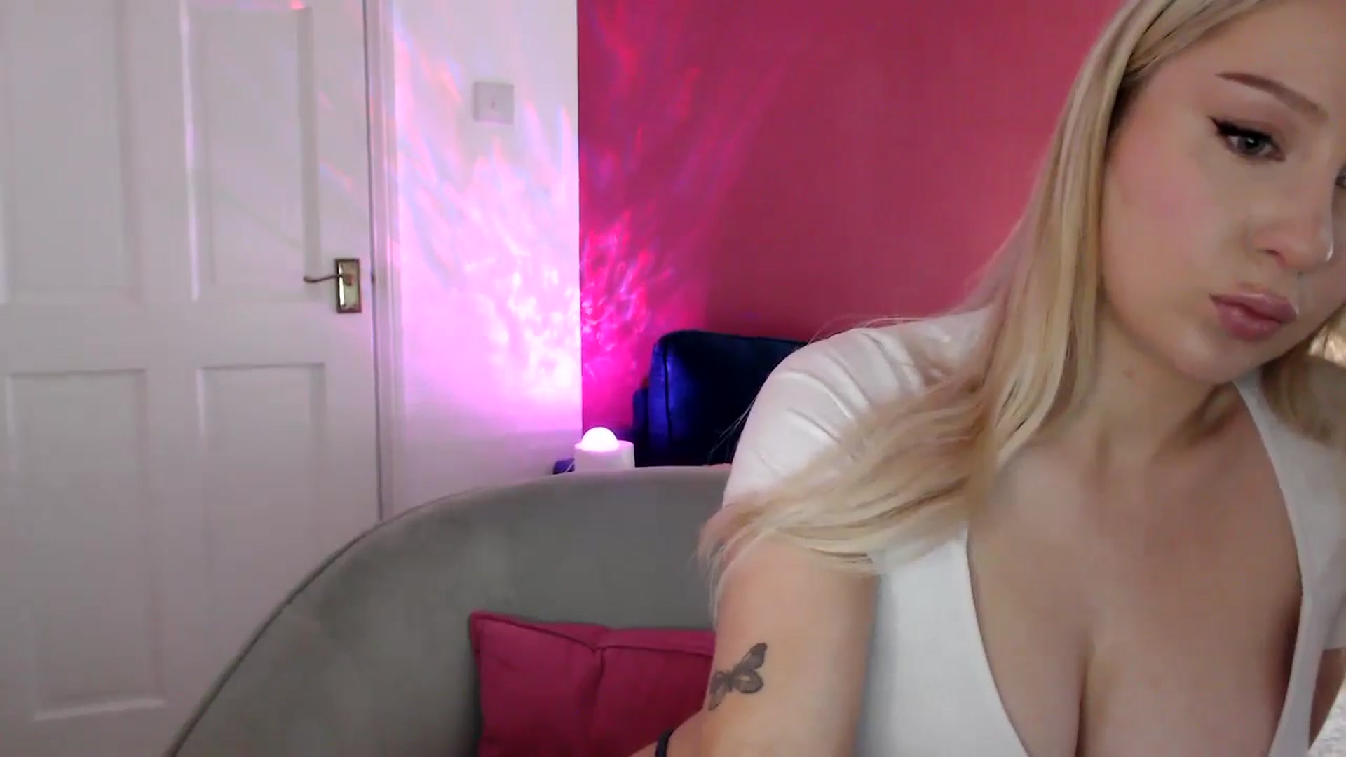 Gallery image thumbnail from PetiteAvax's myfreecams stream on, 06/28/2024, 16:20 image 8 of 20