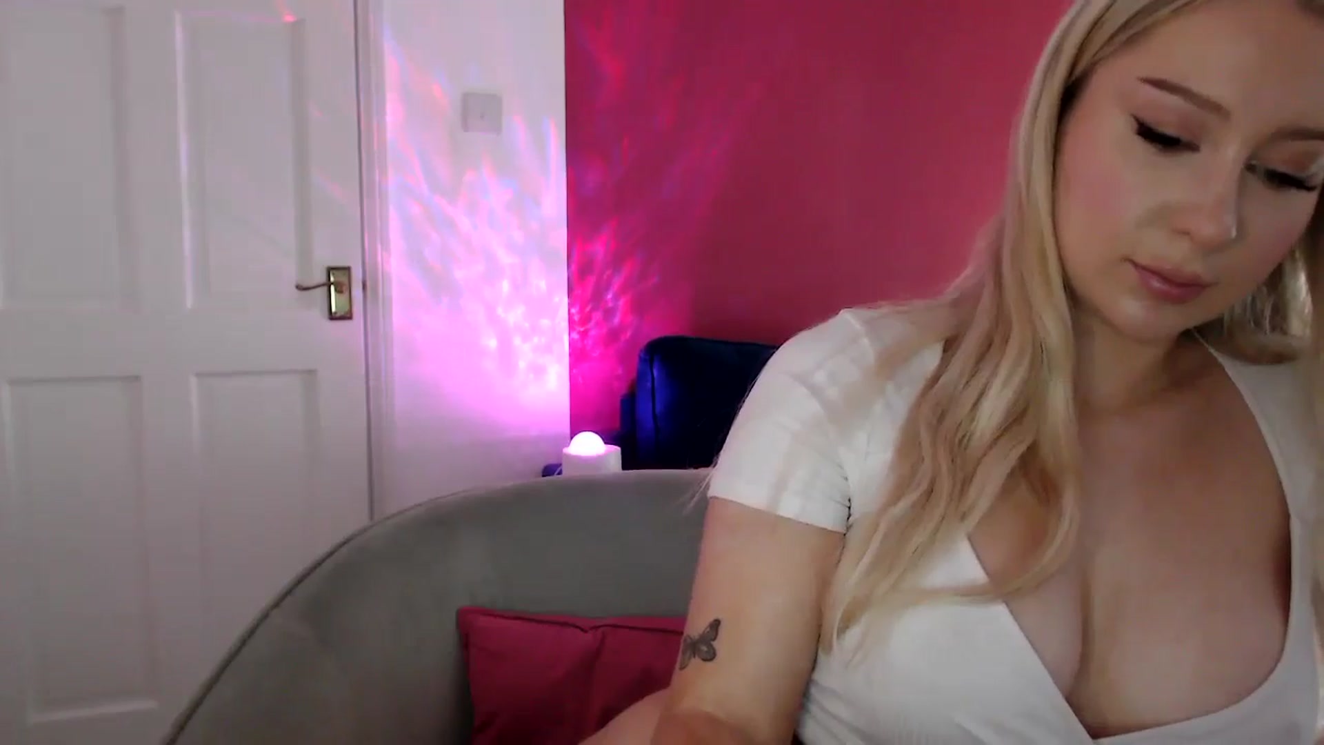 Gallery image thumbnail from PetiteAvax's myfreecams stream on, 06/28/2024, 16:20 image 4 of 20