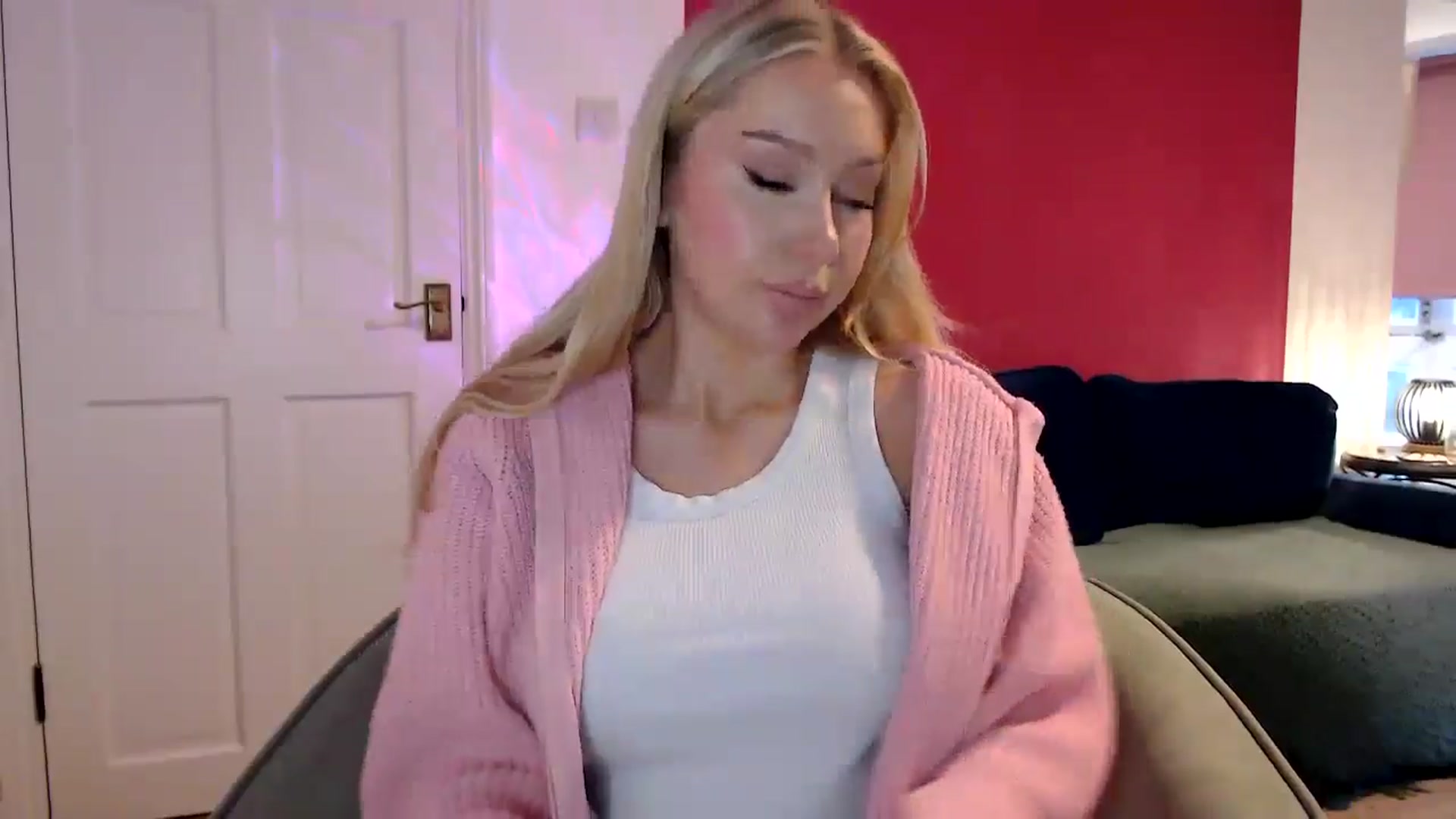 Gallery image thumbnail from PetiteAvax's myfreecams stream on, 06/28/2024, 19:23 image 7 of 20