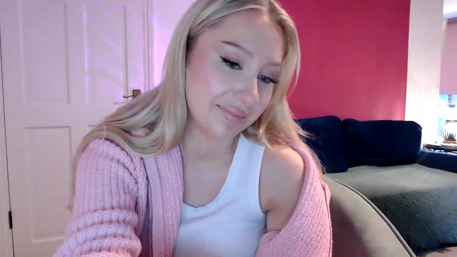 Gallery image thumbnail from PetiteAvax's myfreecams stream on, 06/28/2024, 19:23 image 8 of 20