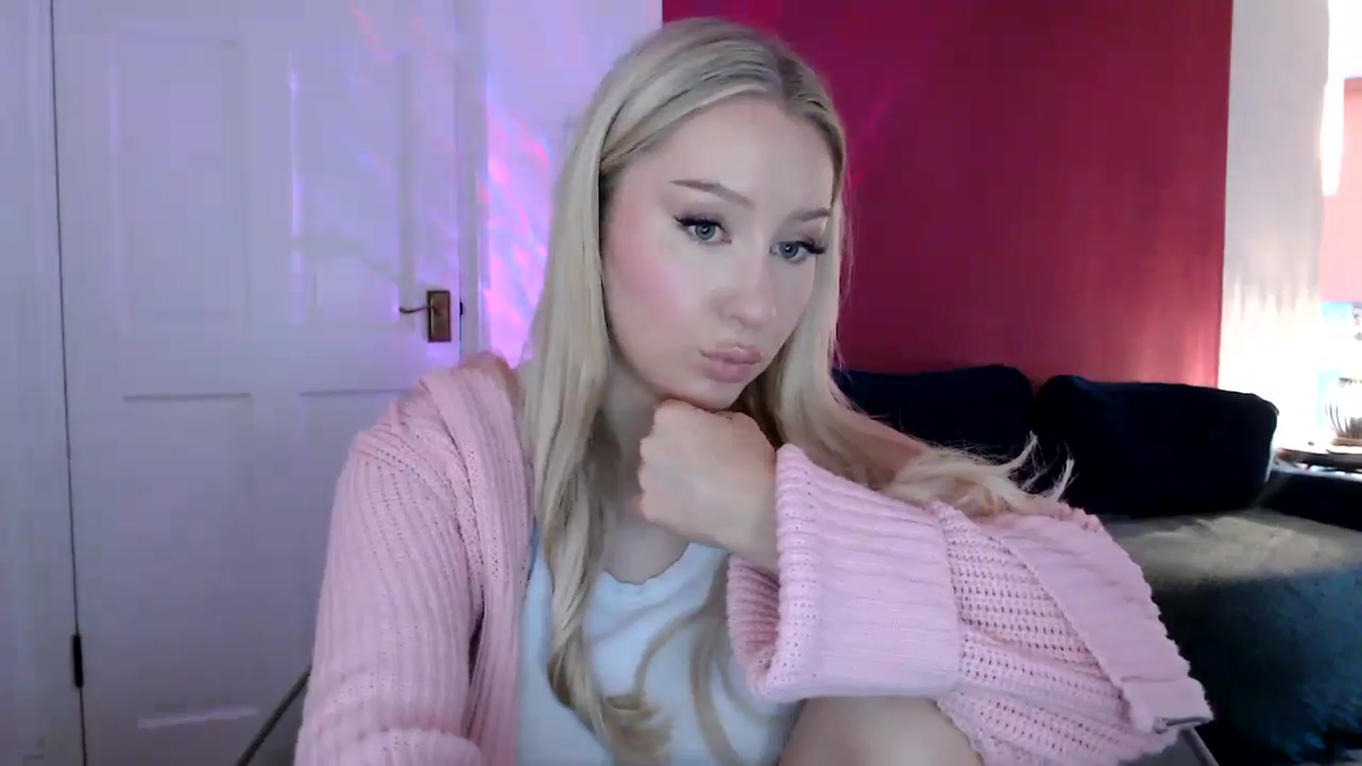 Gallery image thumbnail from PetiteAvax's myfreecams stream on, 06/28/2024, 19:23 image 18 of 20