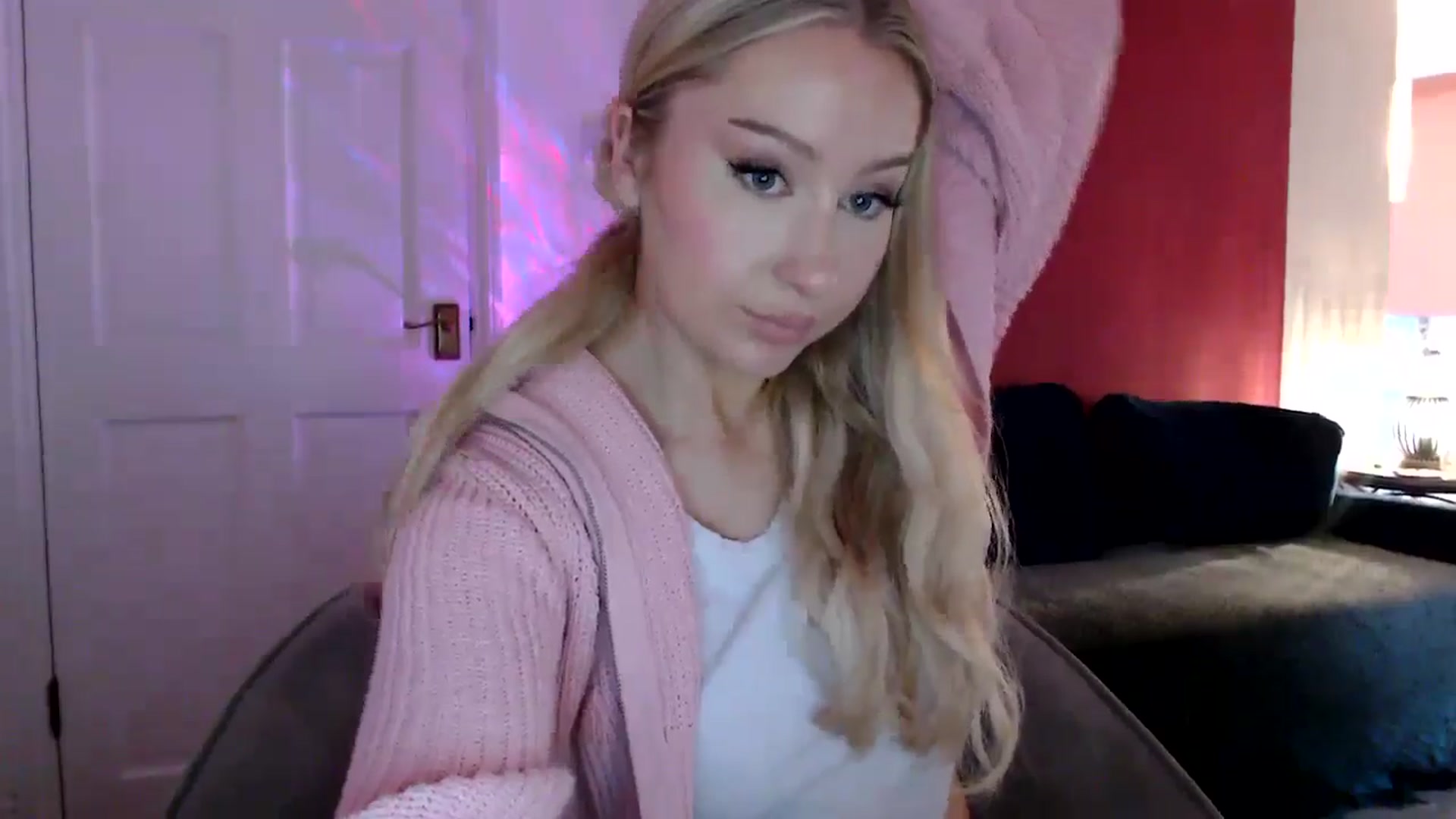 Gallery image thumbnail from PetiteAvax's myfreecams stream on, 06/28/2024, 19:23 image 11 of 20