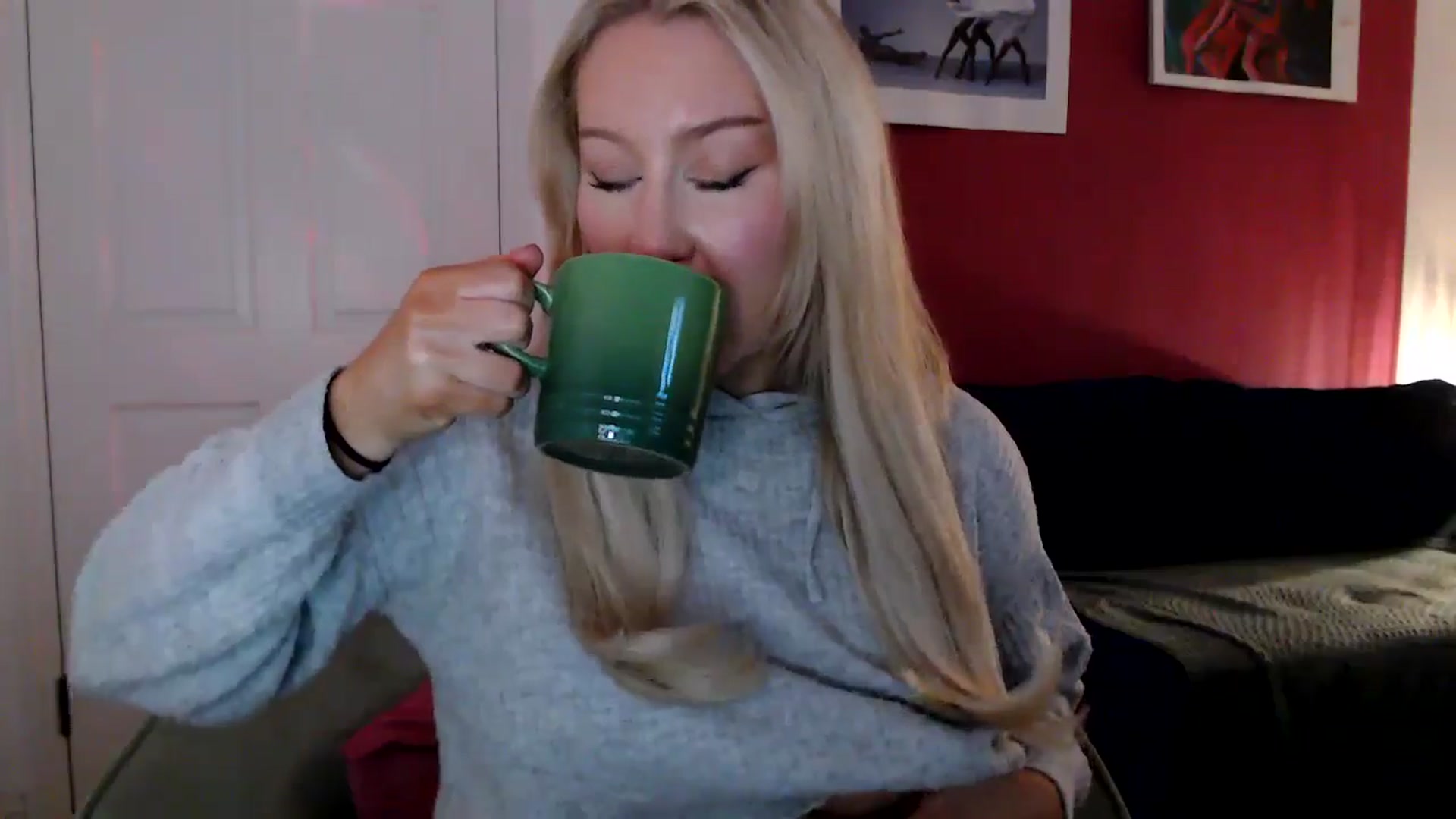 Gallery image thumbnail from PetiteAvax's myfreecams stream on, 07/04/2024, 20:40 image 16 of 20