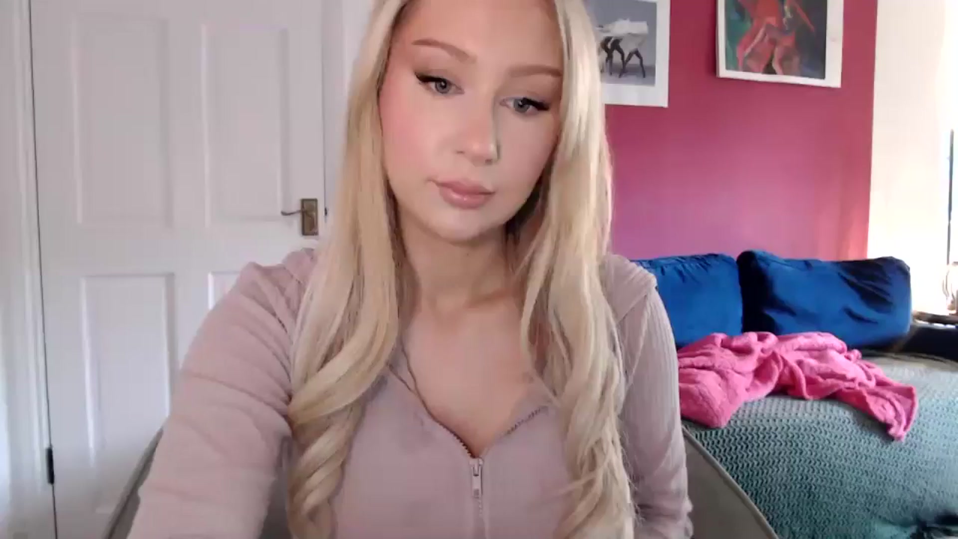 Gallery image thumbnail from PetiteAvax's myfreecams stream on, 07/05/2024, 14:39 image 1 of 20