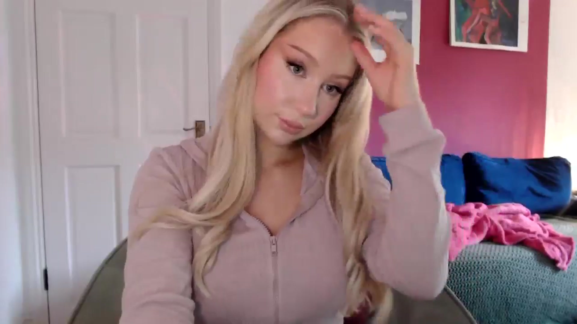 Gallery image thumbnail from PetiteAvax's myfreecams stream on, 07/05/2024, 14:39 image 15 of 20