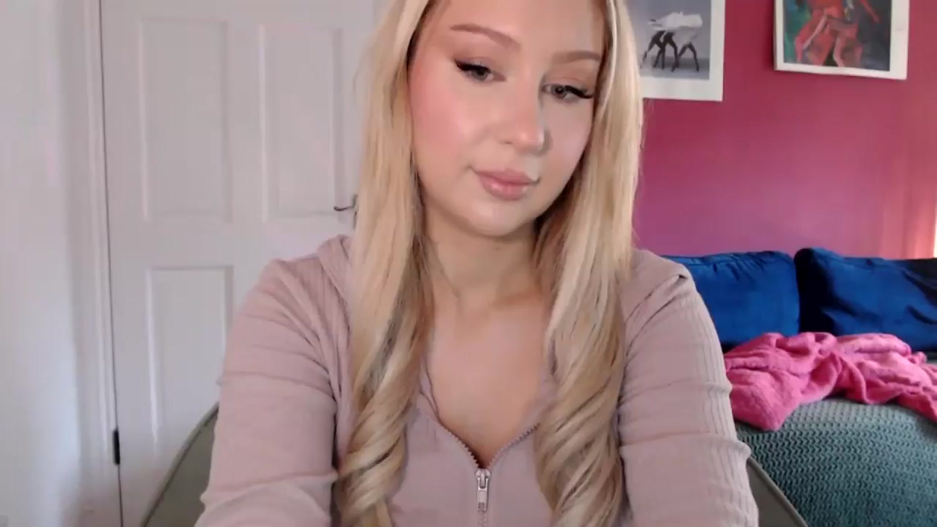 Gallery image thumbnail from PetiteAvax's myfreecams stream on, 07/05/2024, 14:39 image 17 of 20
