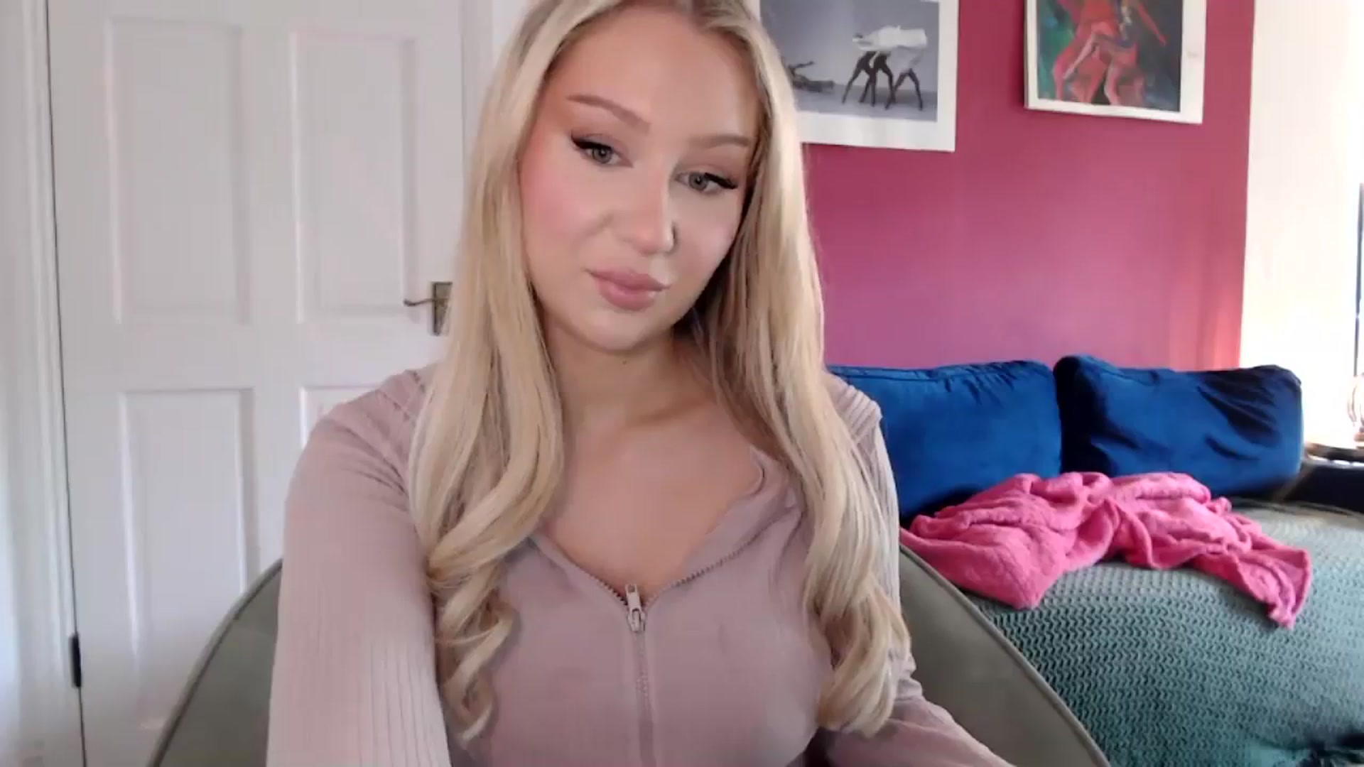 Gallery image thumbnail from PetiteAvax's myfreecams stream on, 07/05/2024, 14:39 image 2 of 20