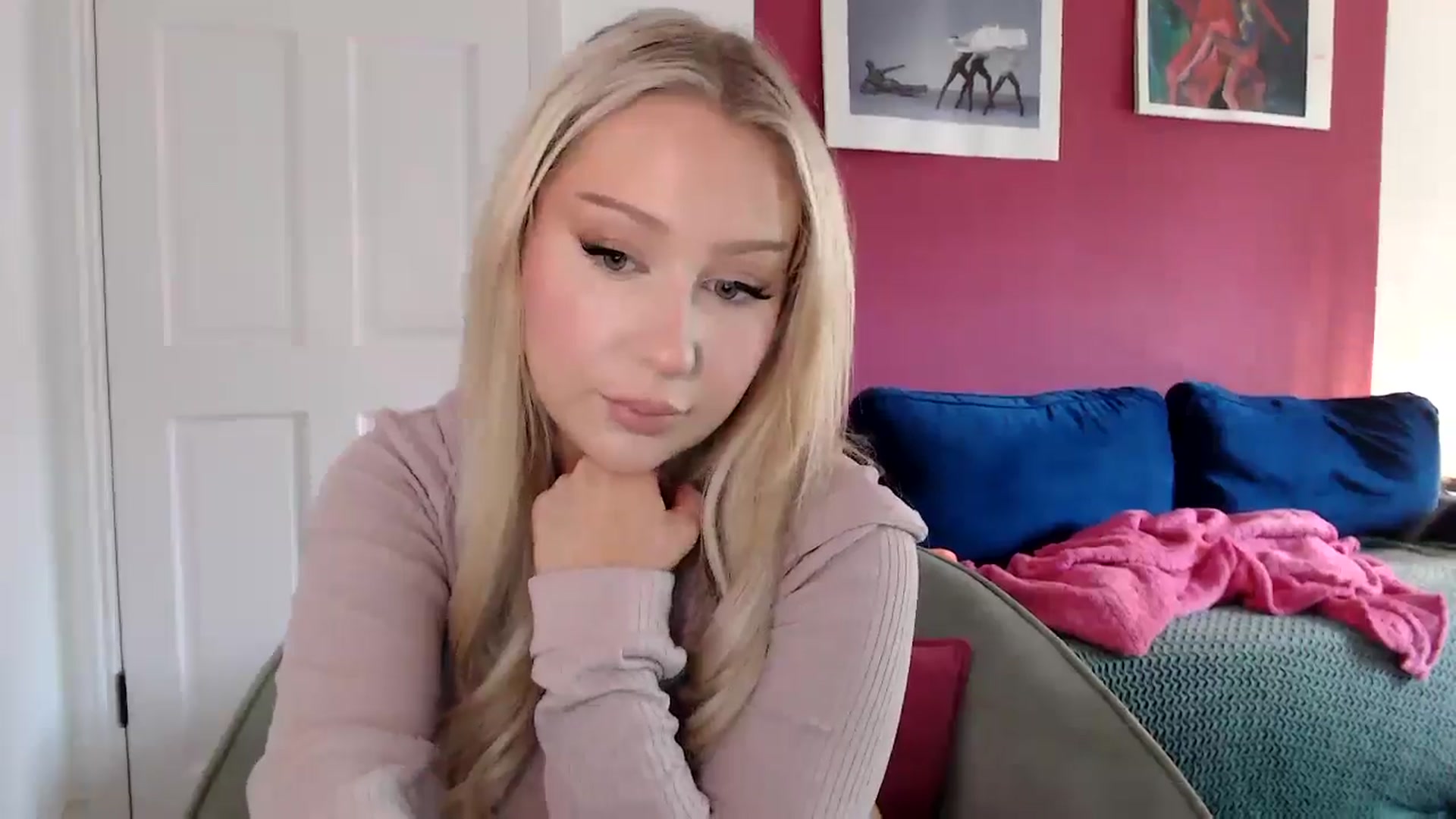 Gallery image thumbnail from PetiteAvax's myfreecams stream on, 07/05/2024, 14:39 image 9 of 20