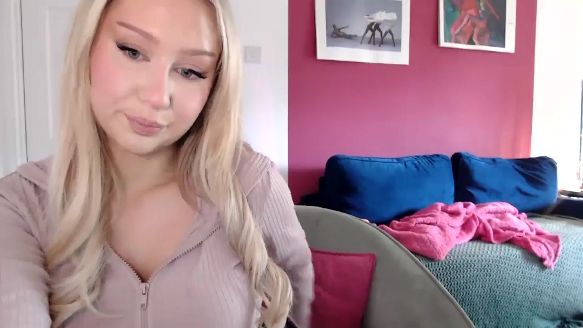 Gallery image thumbnail from PetiteAvax's myfreecams stream on, 07/05/2024, 14:39 image 4 of 20