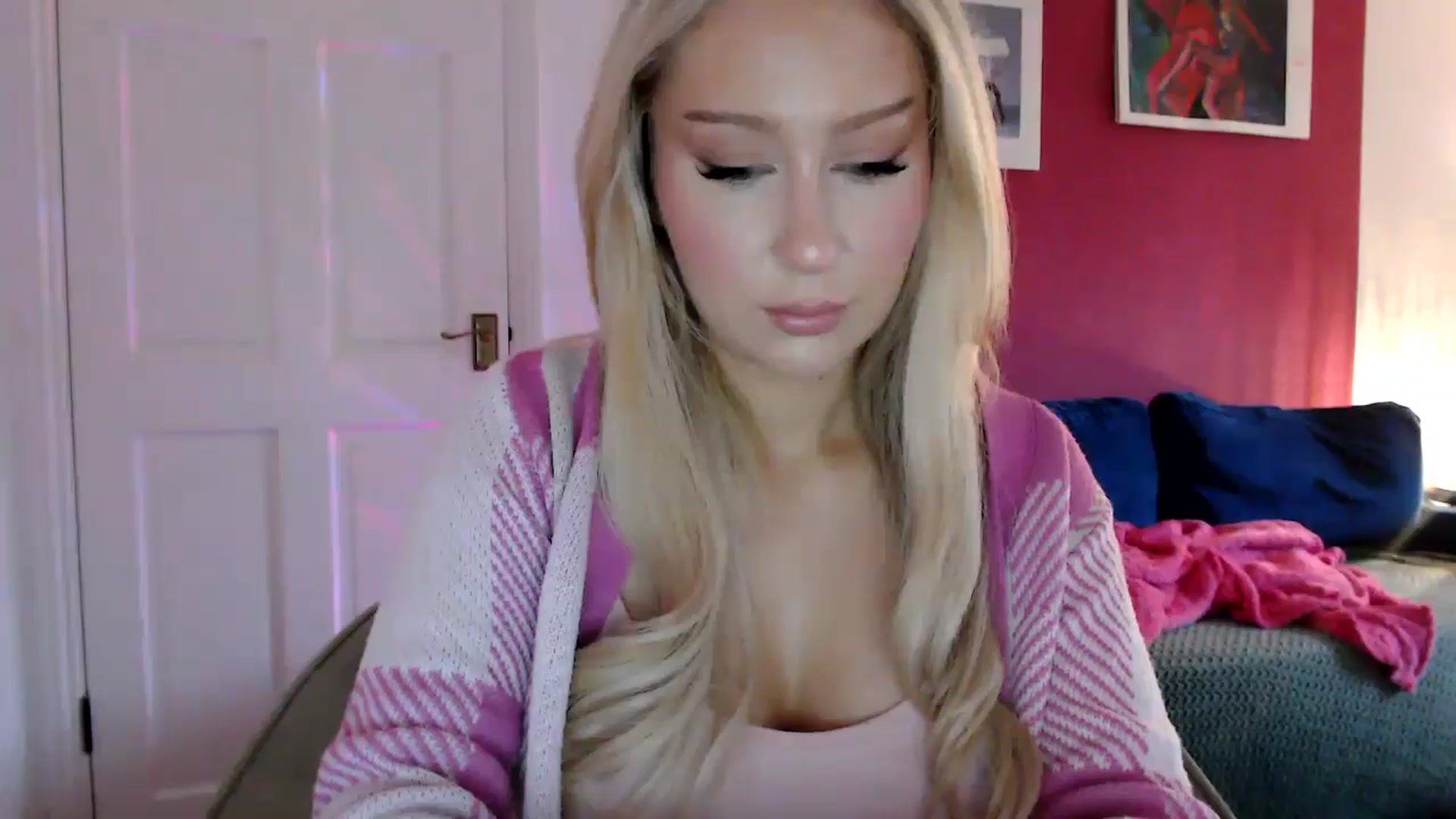 Gallery image thumbnail from PetiteAvax's myfreecams stream on, 07/05/2024, 15:51 image 9 of 20
