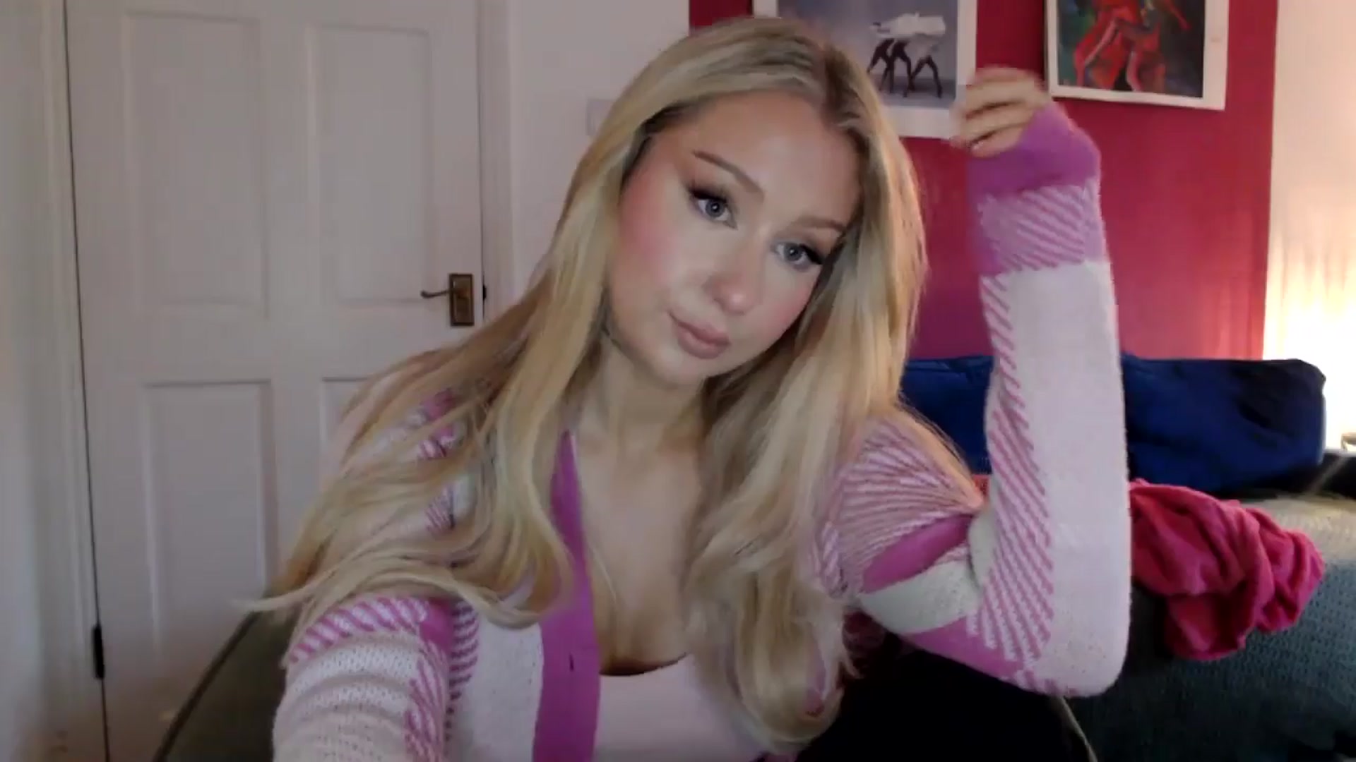 Gallery image thumbnail from PetiteAvax's myfreecams stream on, 07/05/2024, 18:04 image 17 of 20