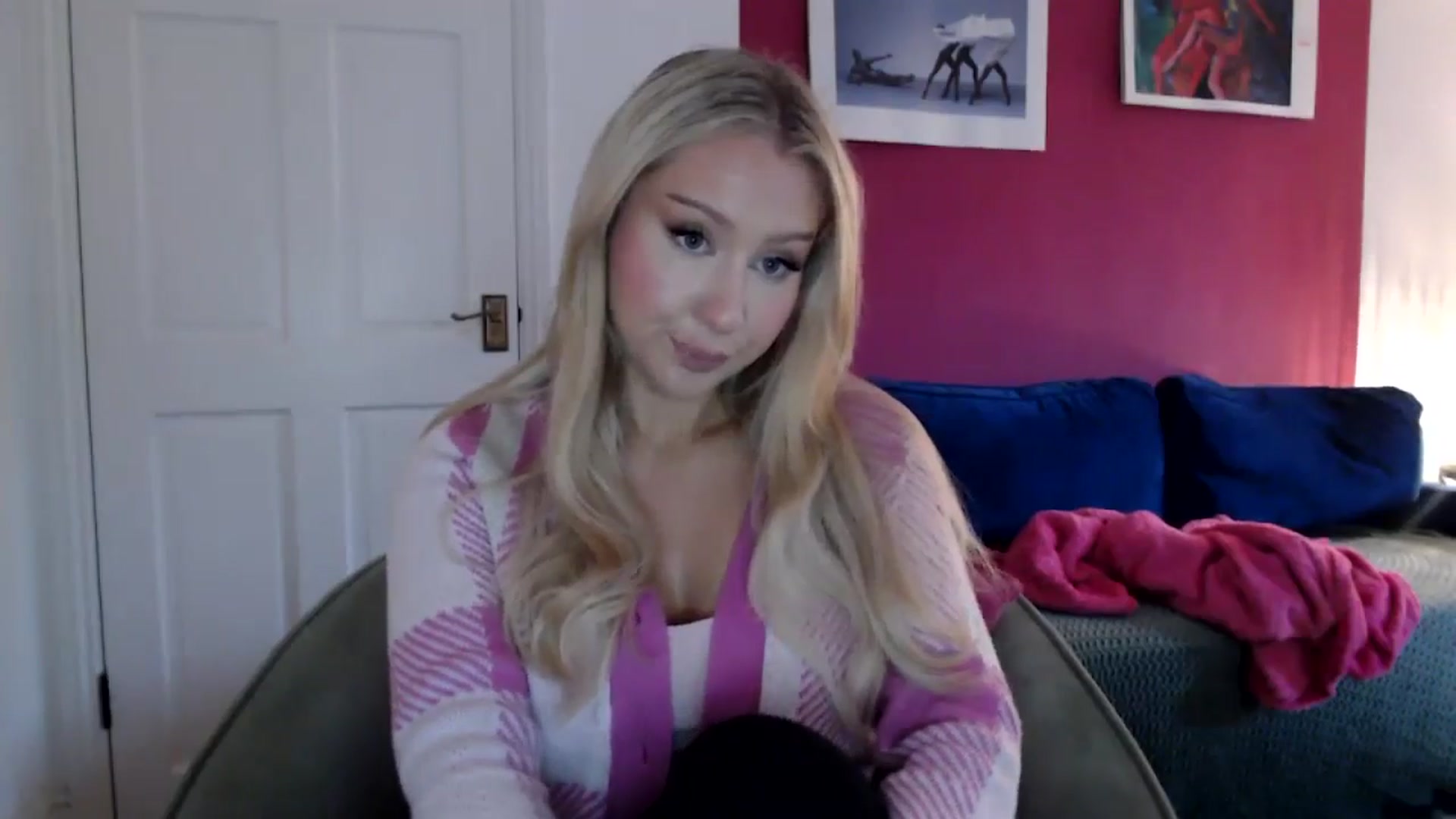Gallery image thumbnail from PetiteAvax's myfreecams stream on, 07/05/2024, 18:04 image 13 of 20