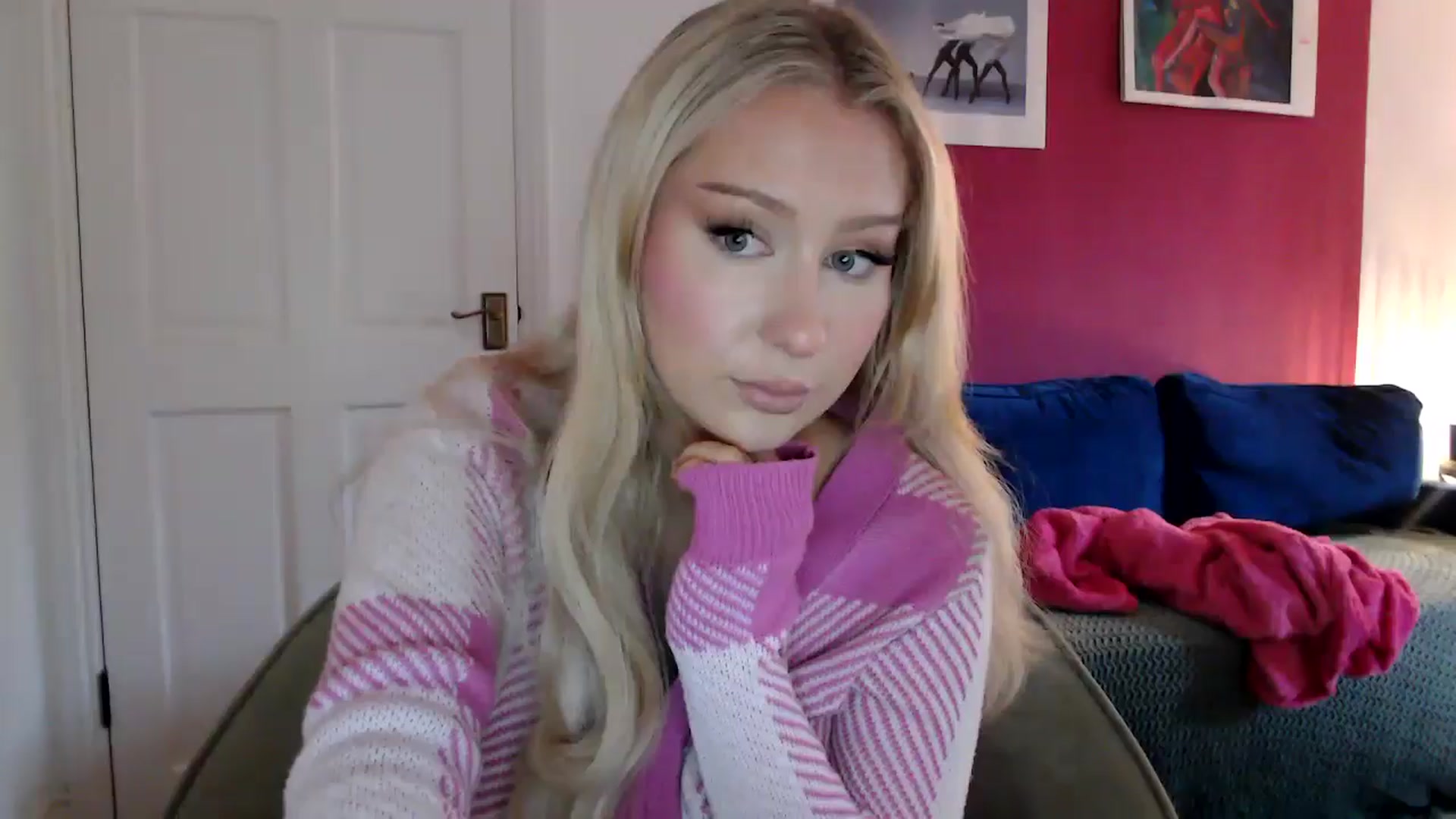 Gallery image thumbnail from PetiteAvax's myfreecams stream on, 07/05/2024, 18:04 image 1 of 20