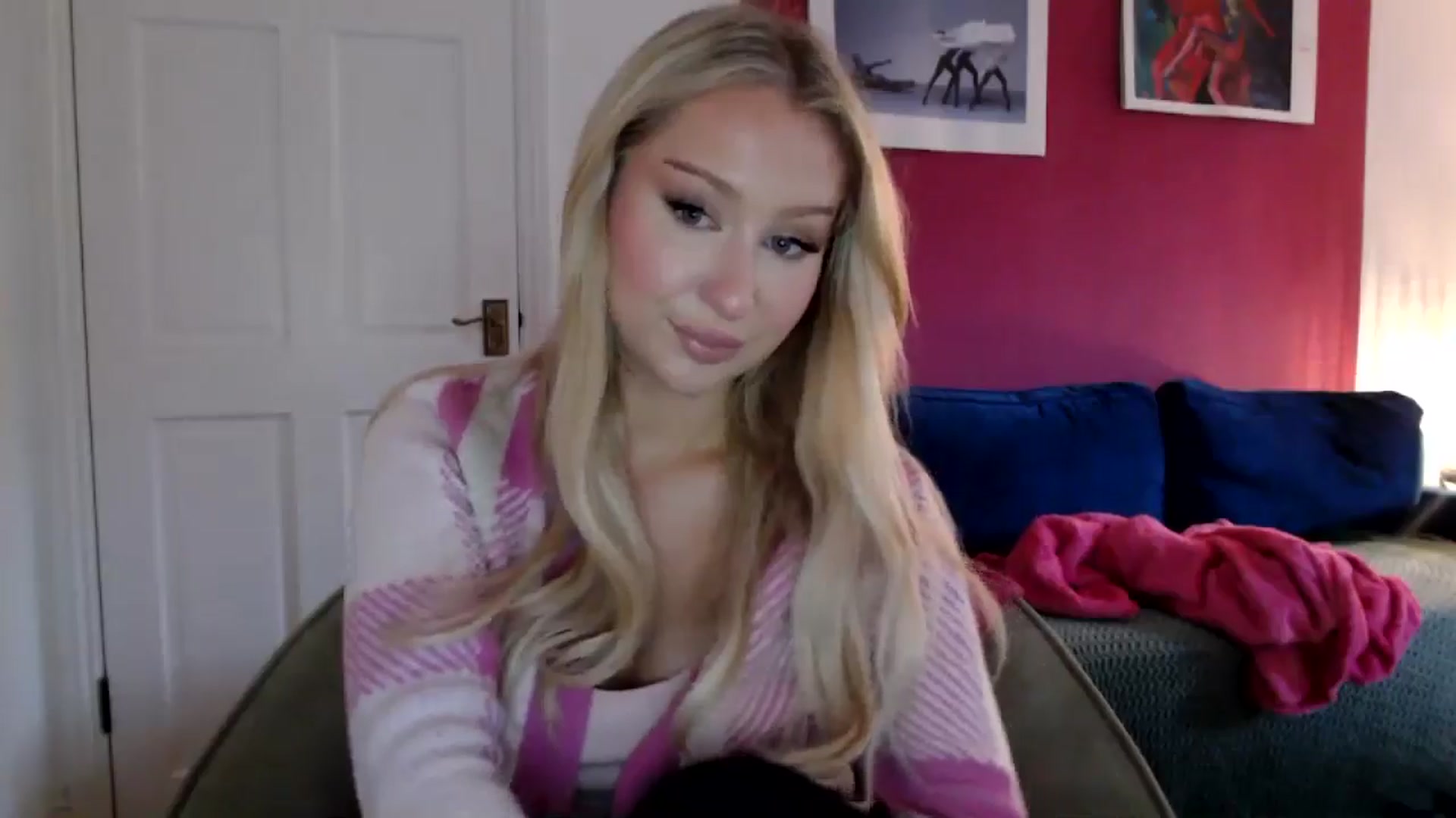 Gallery image thumbnail from PetiteAvax's myfreecams stream on, 07/05/2024, 18:04 image 19 of 20