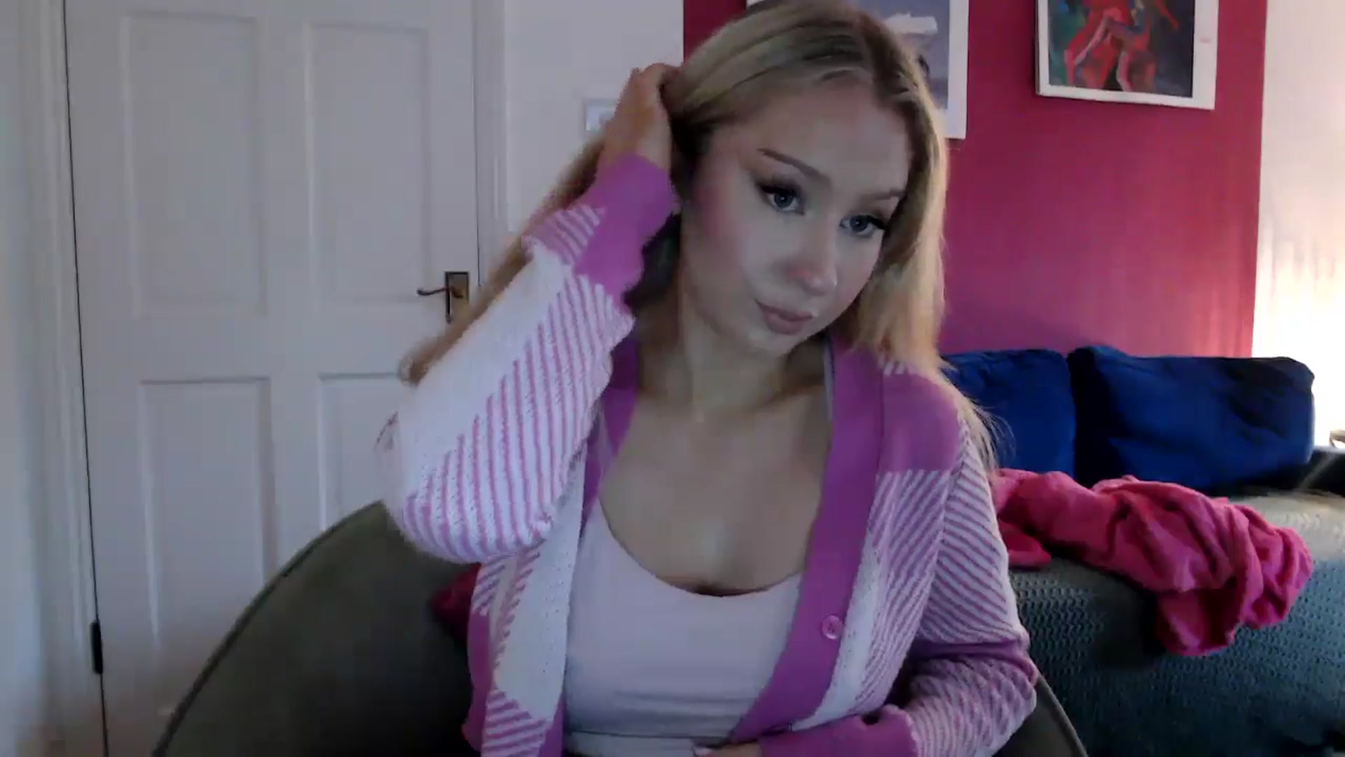 Gallery image thumbnail from PetiteAvax's myfreecams stream on, 07/05/2024, 18:04 image 8 of 20