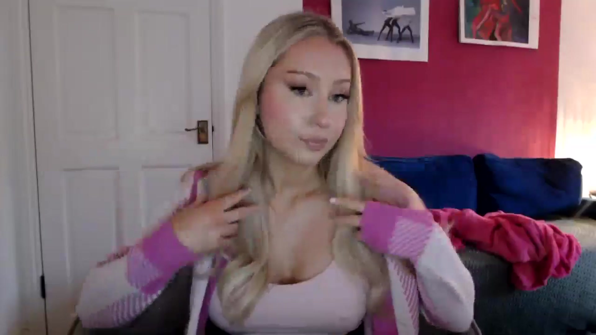 Gallery image thumbnail from PetiteAvax's myfreecams stream on, 07/05/2024, 18:04 image 11 of 20