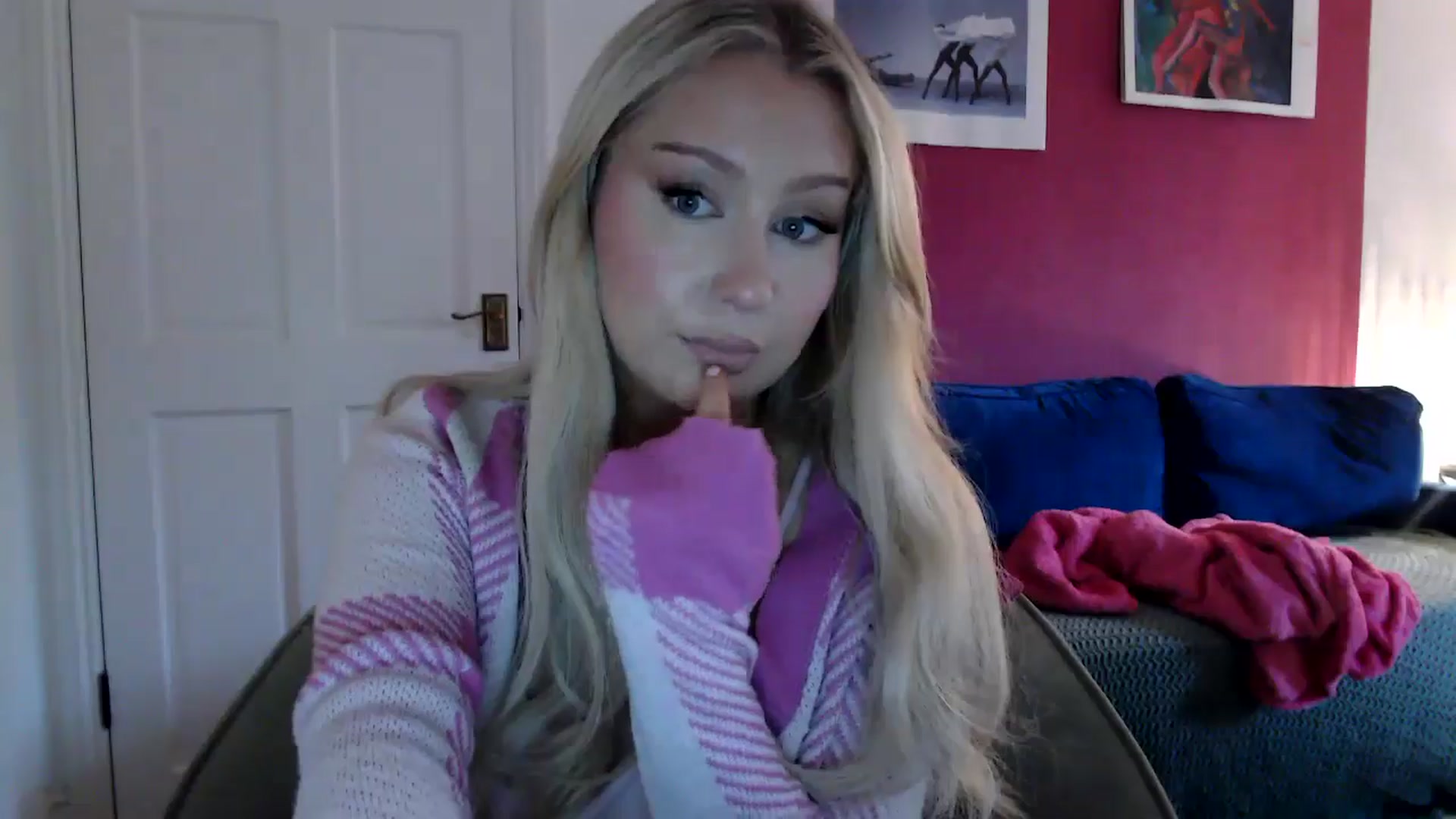 Gallery image thumbnail from PetiteAvax's myfreecams stream on, 07/05/2024, 18:04 image 9 of 20