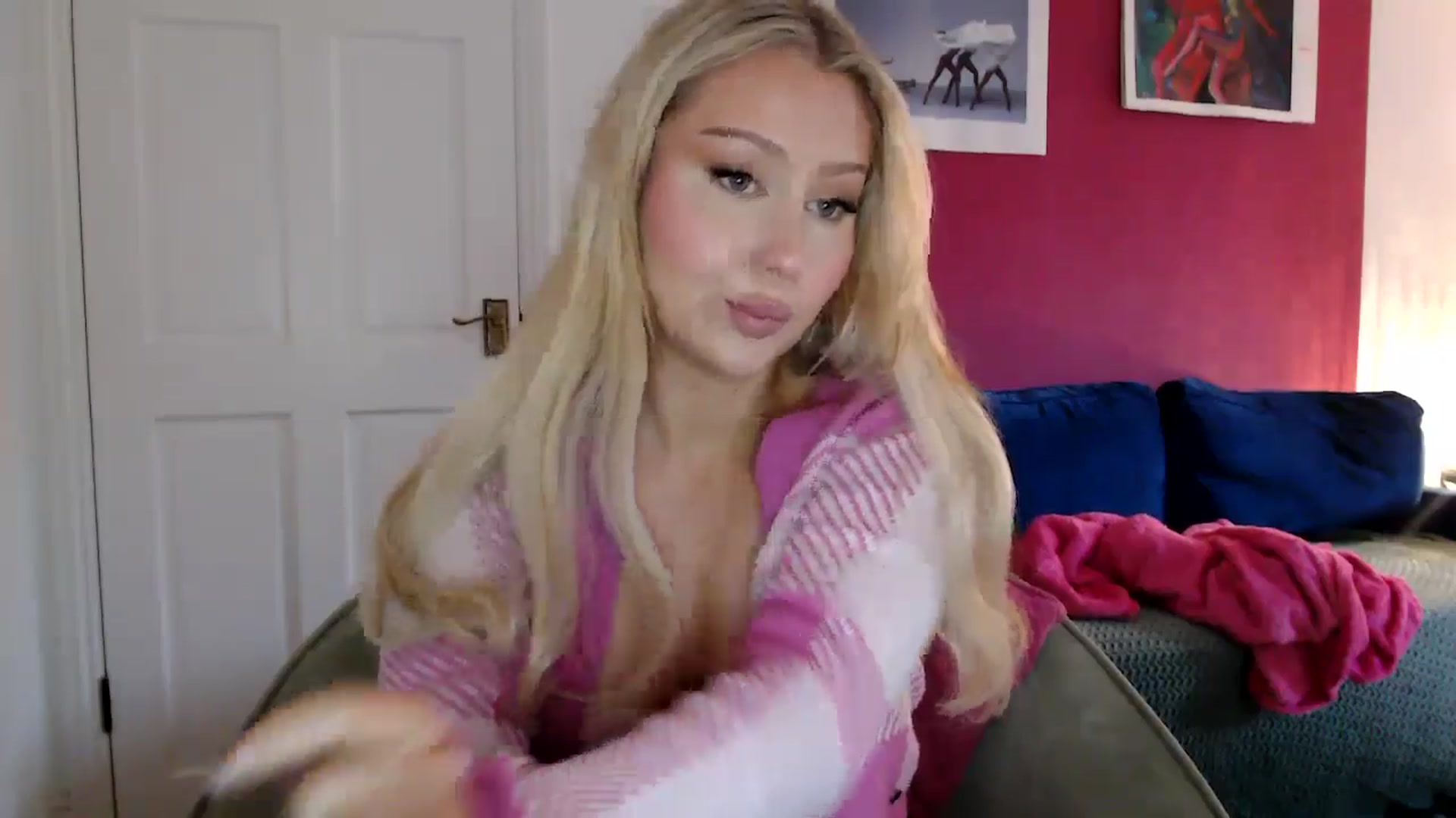 Gallery image thumbnail from PetiteAvax's myfreecams stream on, 07/05/2024, 18:22 image 2 of 20