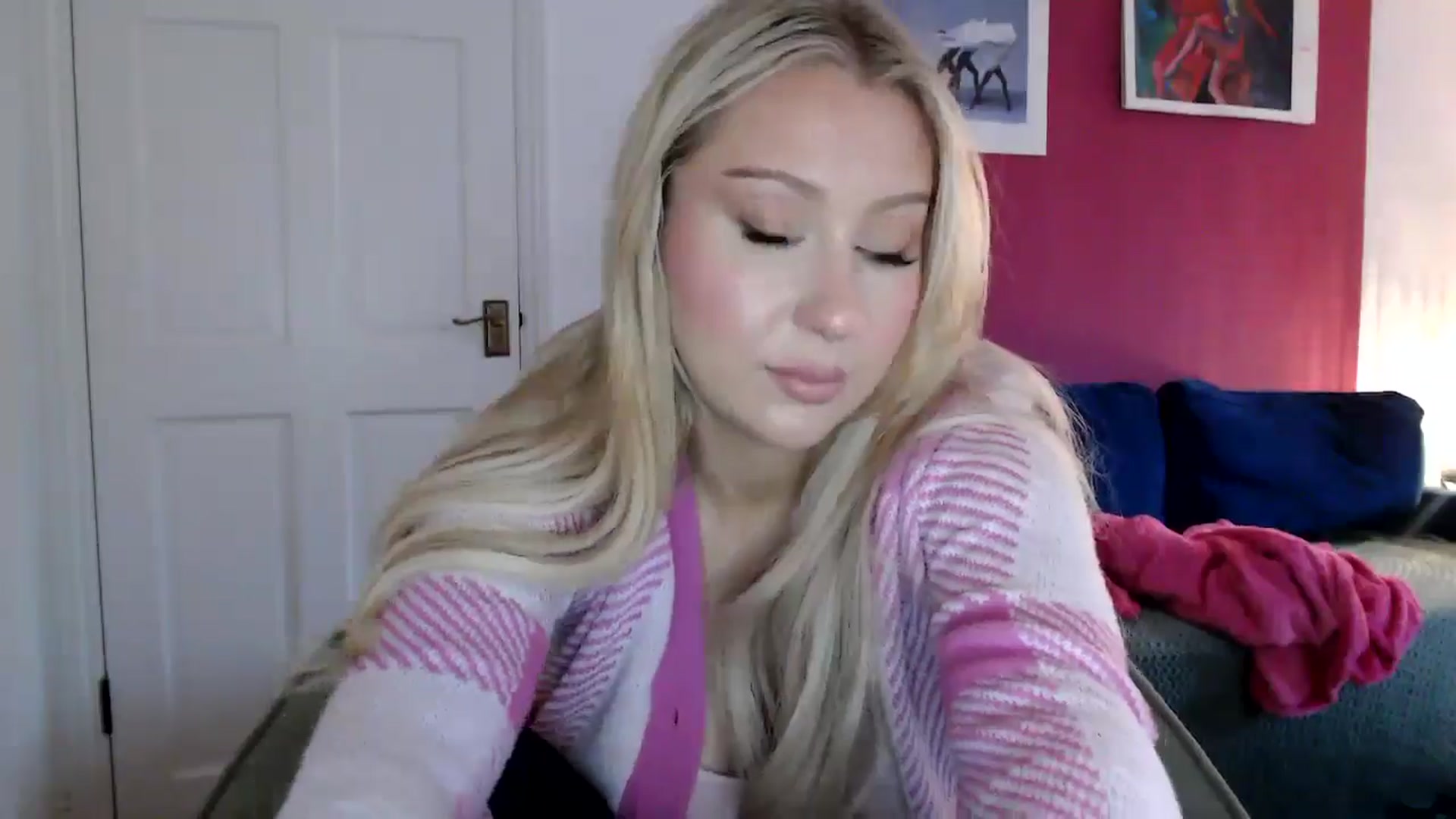 Gallery image thumbnail from PetiteAvax's myfreecams stream on, 07/05/2024, 18:22 image 8 of 20