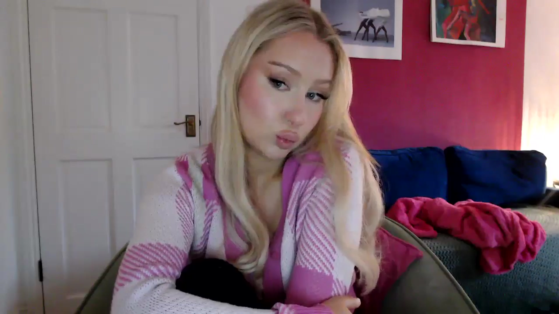 Gallery image thumbnail from PetiteAvax's myfreecams stream on, 07/05/2024, 18:22 image 3 of 20