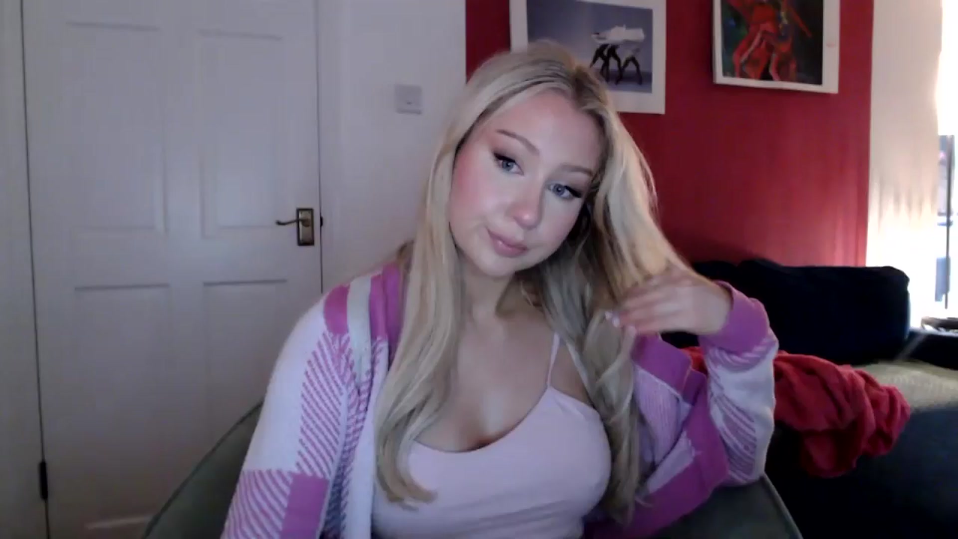 Gallery image thumbnail from PetiteAvax's myfreecams stream on, 07/05/2024, 19:41 image 20 of 20