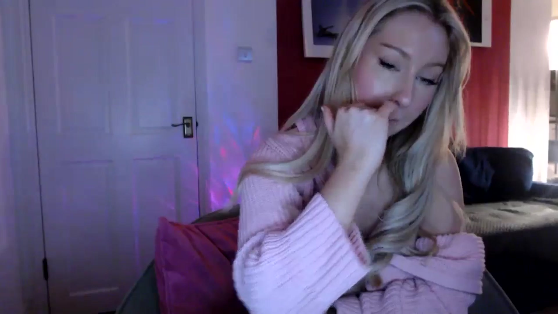 Gallery image thumbnail from PetiteAvax's myfreecams stream on, 07/06/2024, 23:13 image 7 of 20