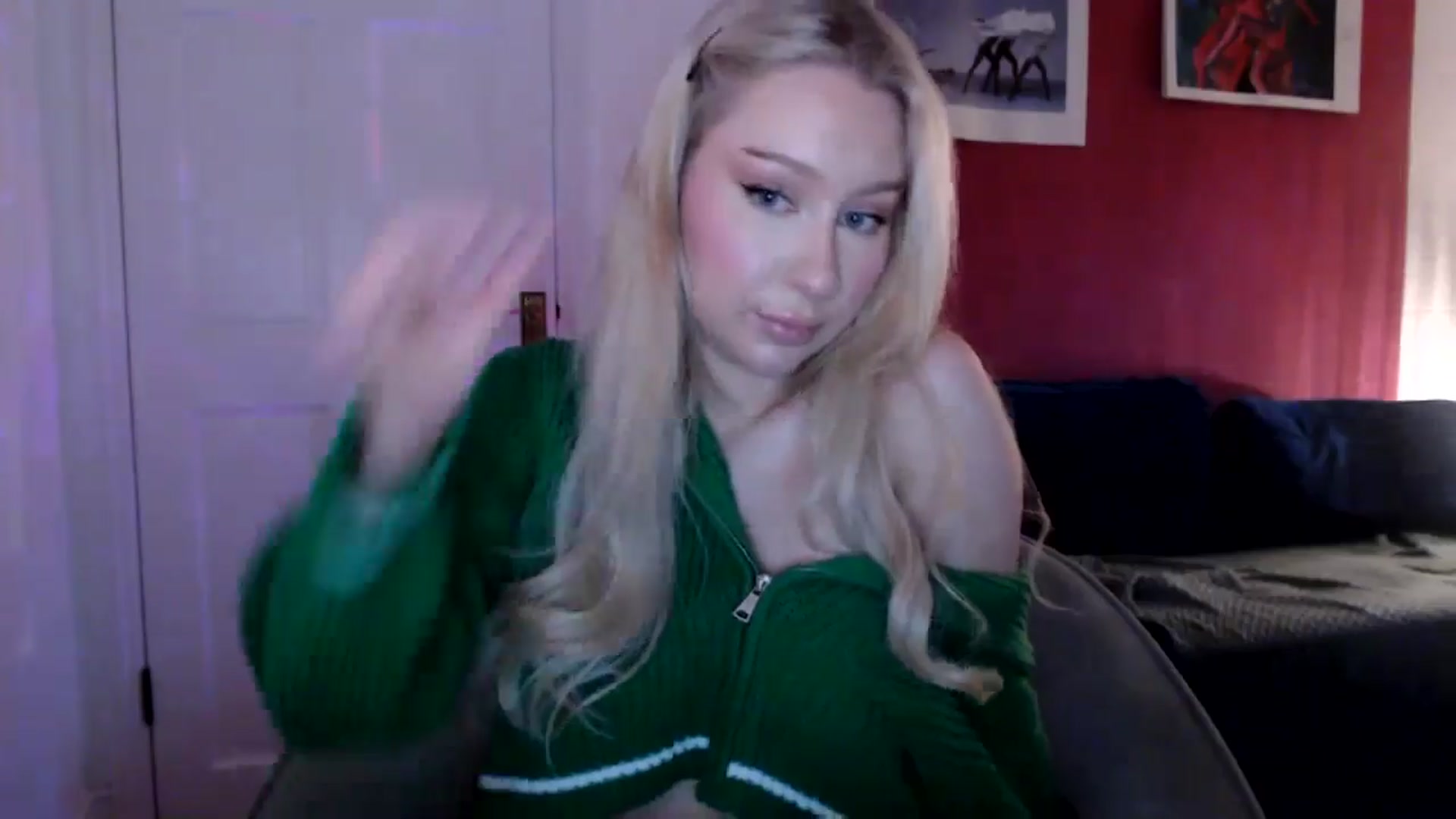Gallery image thumbnail from PetiteAvax's myfreecams stream on, 07/07/2024, 20:24 image 4 of 20