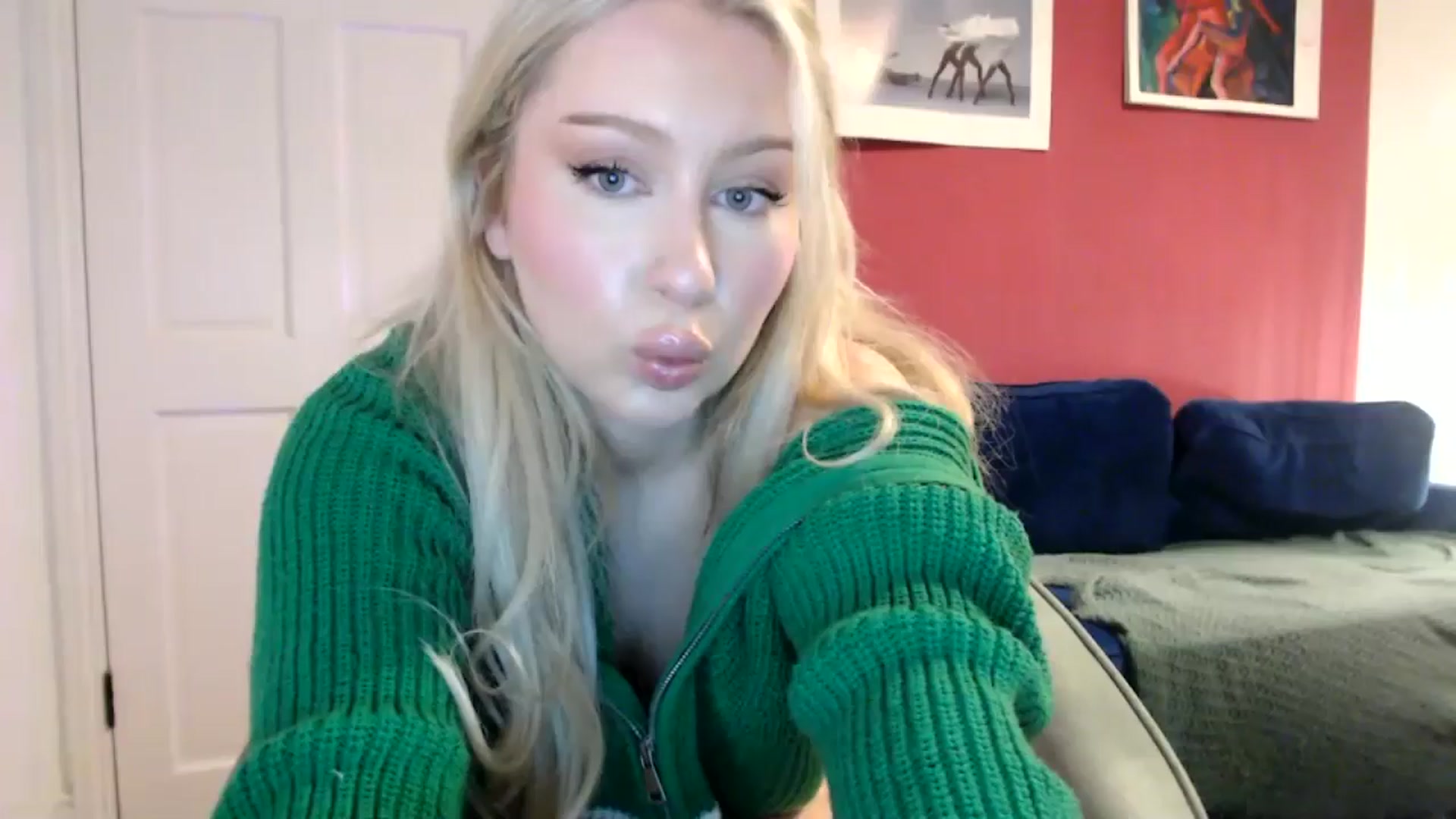 Gallery image thumbnail from PetiteAvax's myfreecams stream on, 07/07/2024, 21:09 image 1 of 20