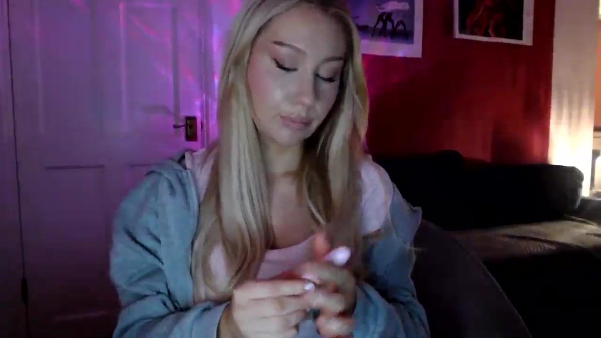 Gallery image thumbnail from PetiteAvax's myfreecams stream on, 07/08/2024, 21:44 image 14 of 20