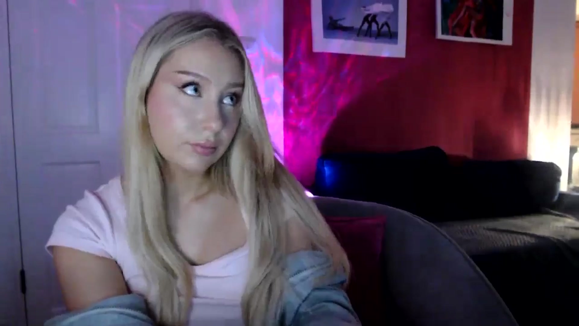 Gallery image thumbnail from PetiteAvax's myfreecams stream on, 07/08/2024, 21:44 image 3 of 20