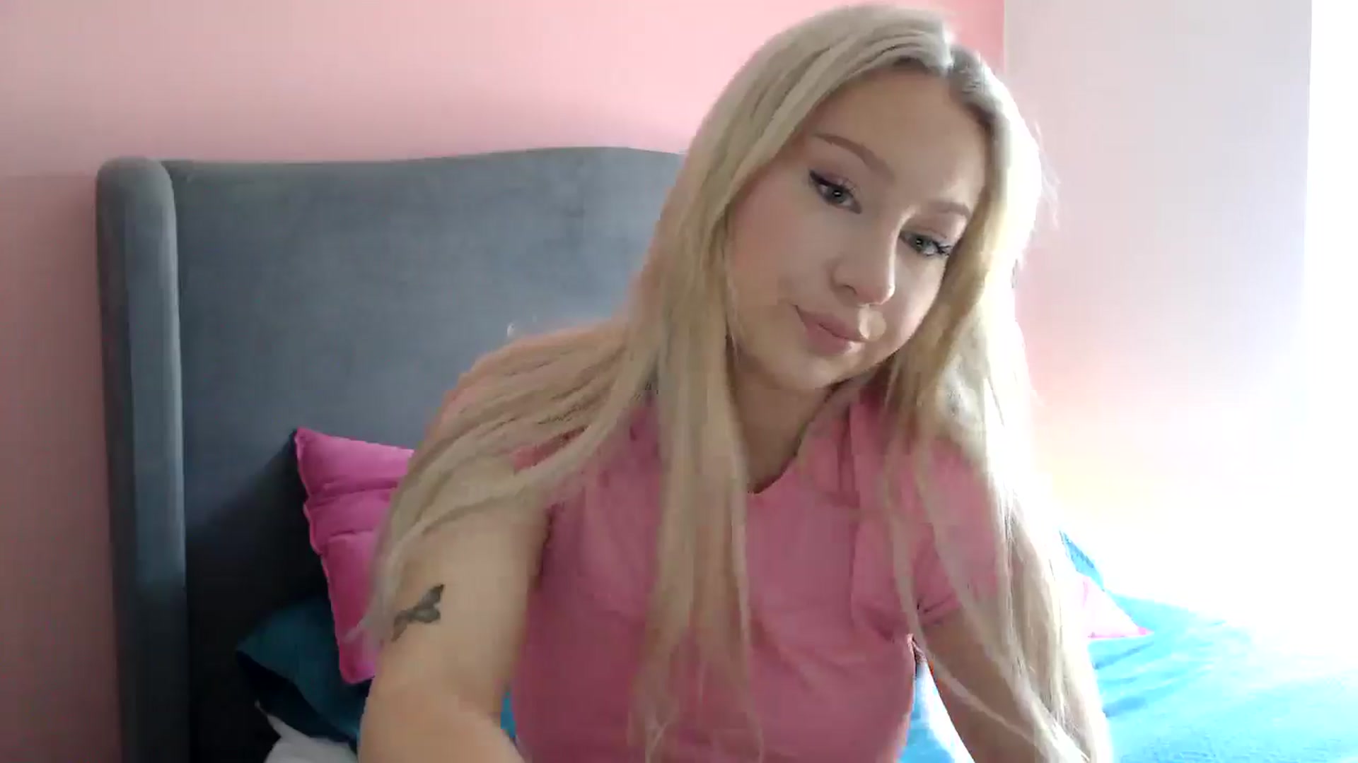 Gallery image thumbnail from PetiteAvax's myfreecams stream on, 07/10/2024, 11:25 image 19 of 20