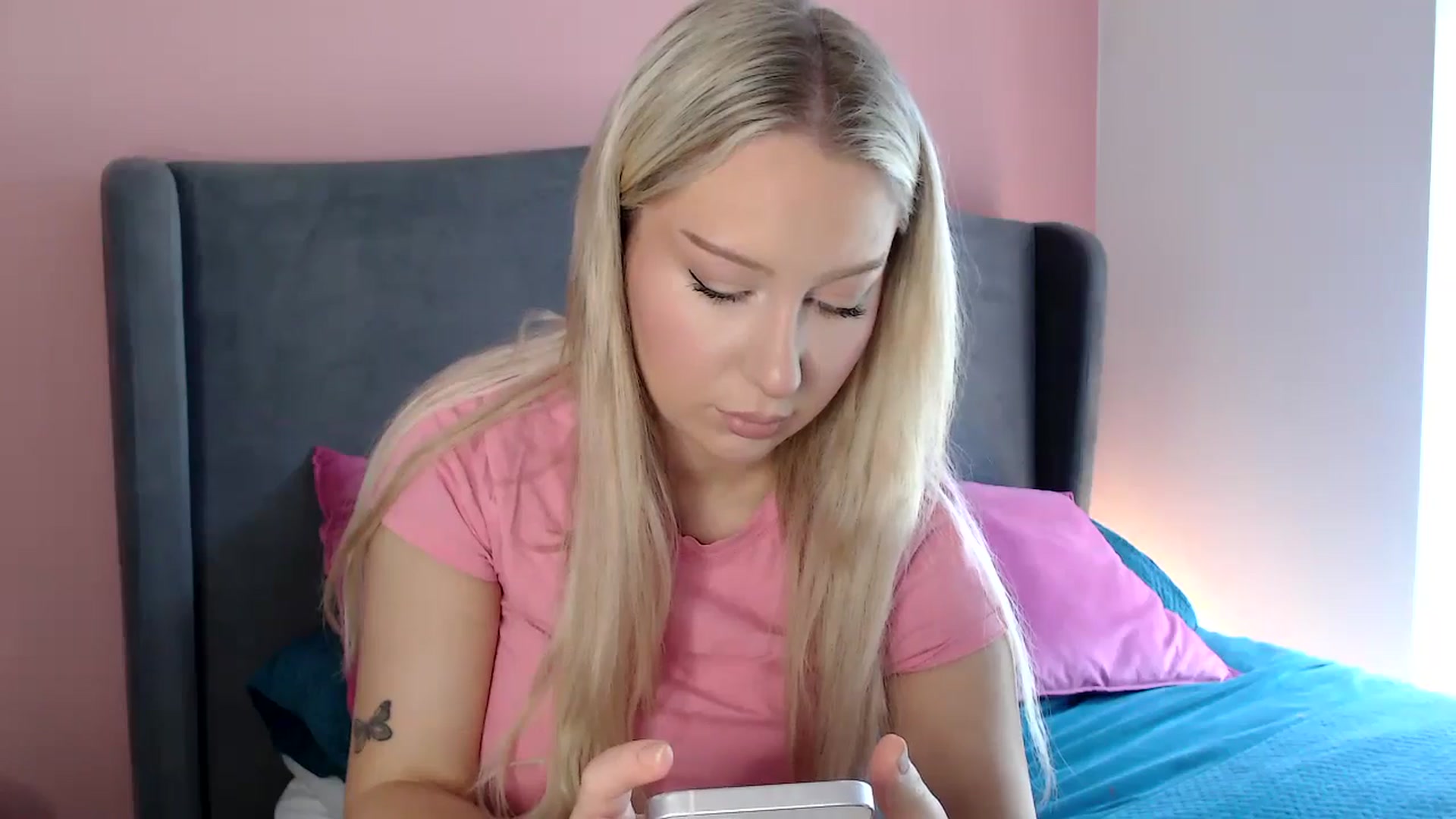 Gallery image thumbnail from PetiteAvax's myfreecams stream on, 07/10/2024, 11:25 image 9 of 20
