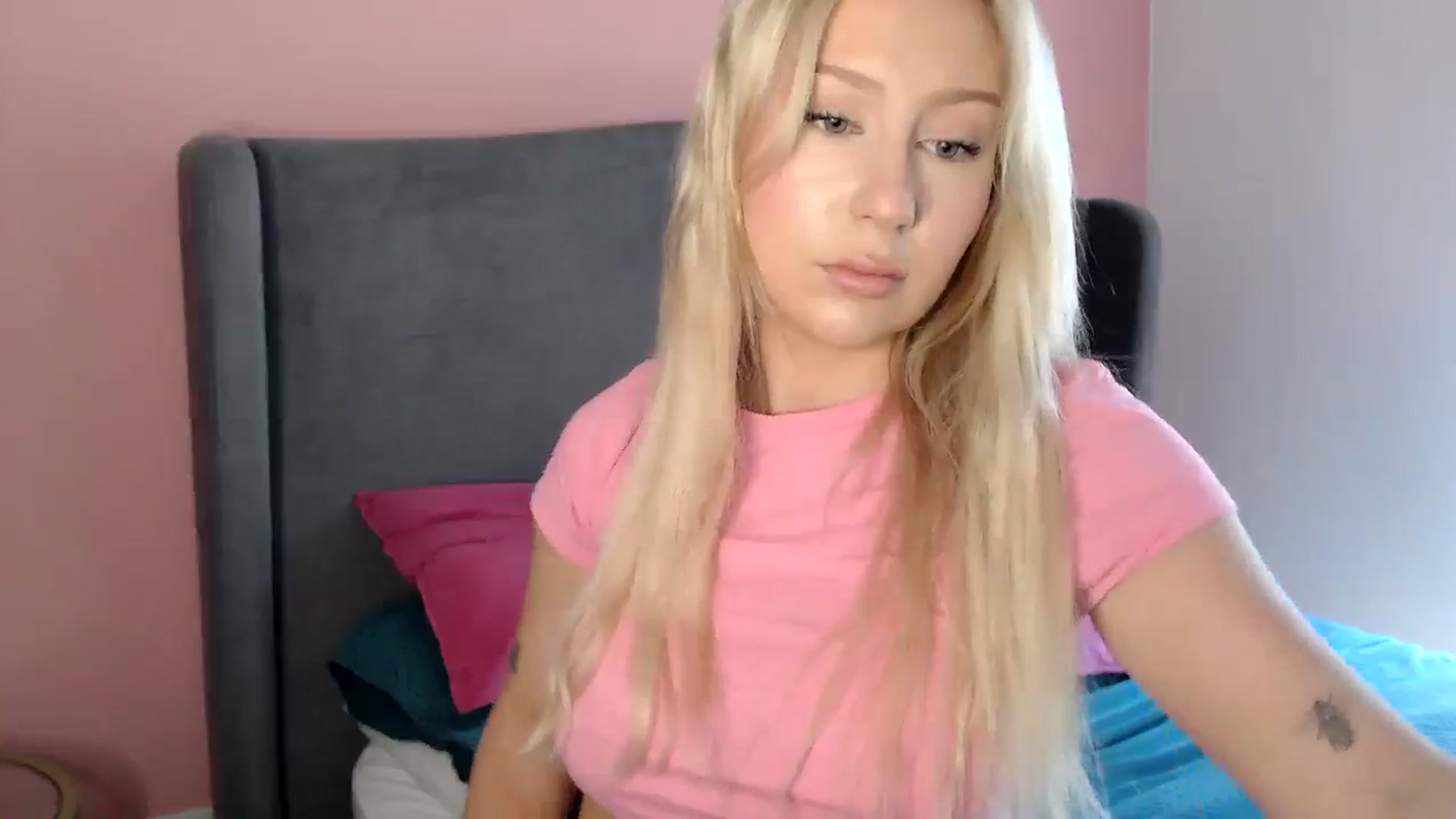 Gallery image thumbnail from PetiteAvax's myfreecams stream on, 07/10/2024, 11:44 image 17 of 20